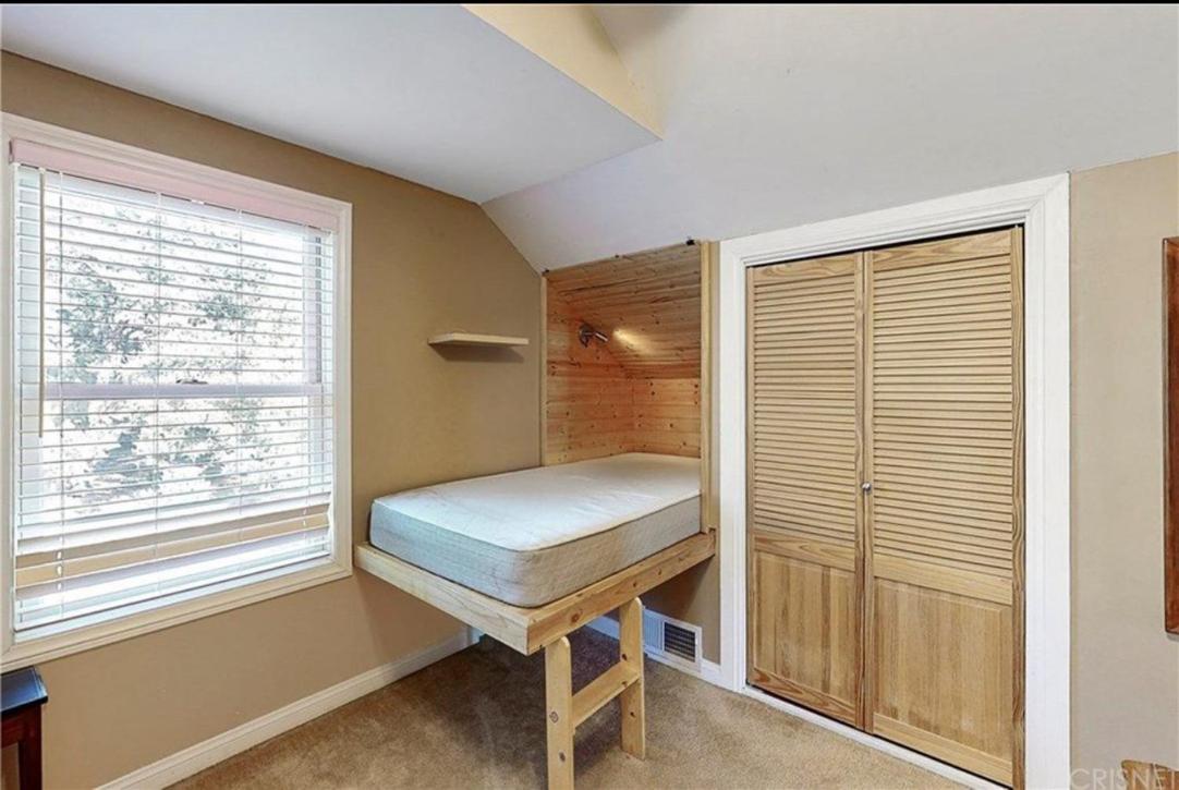 Four-Bedroom House photo 1