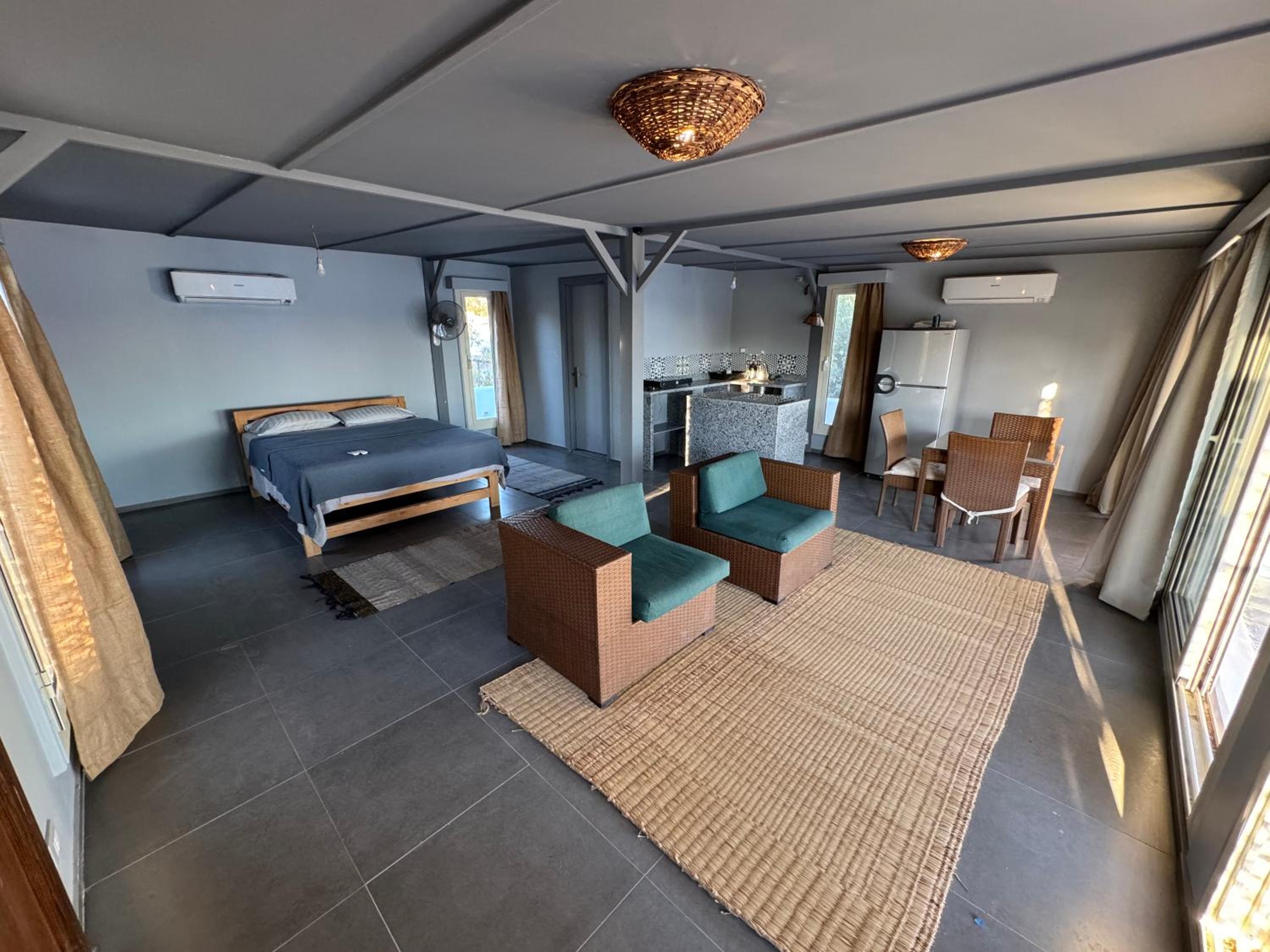 Superior Studio - Photo 1