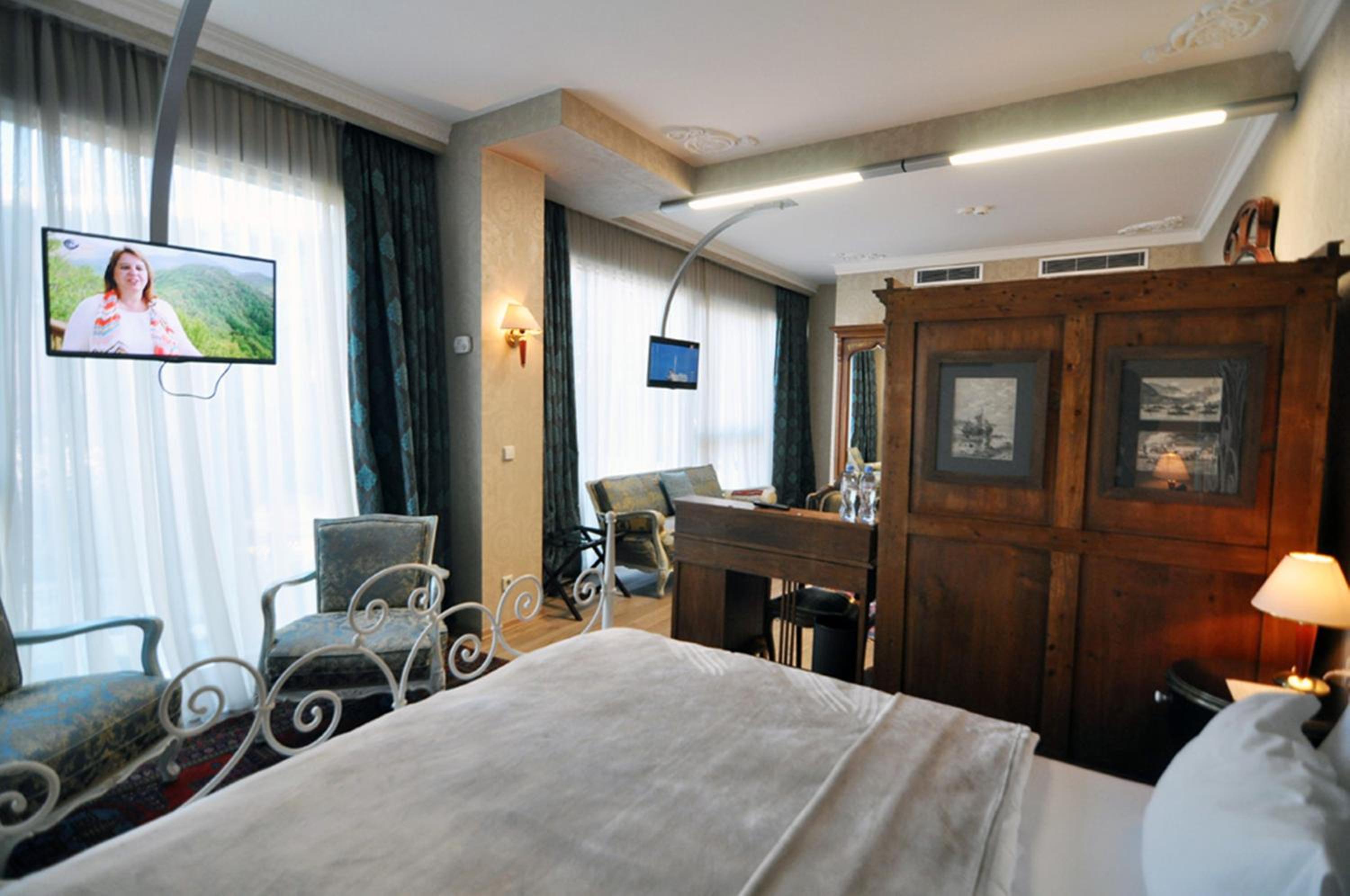 Deluxe Junior Suite photo 2