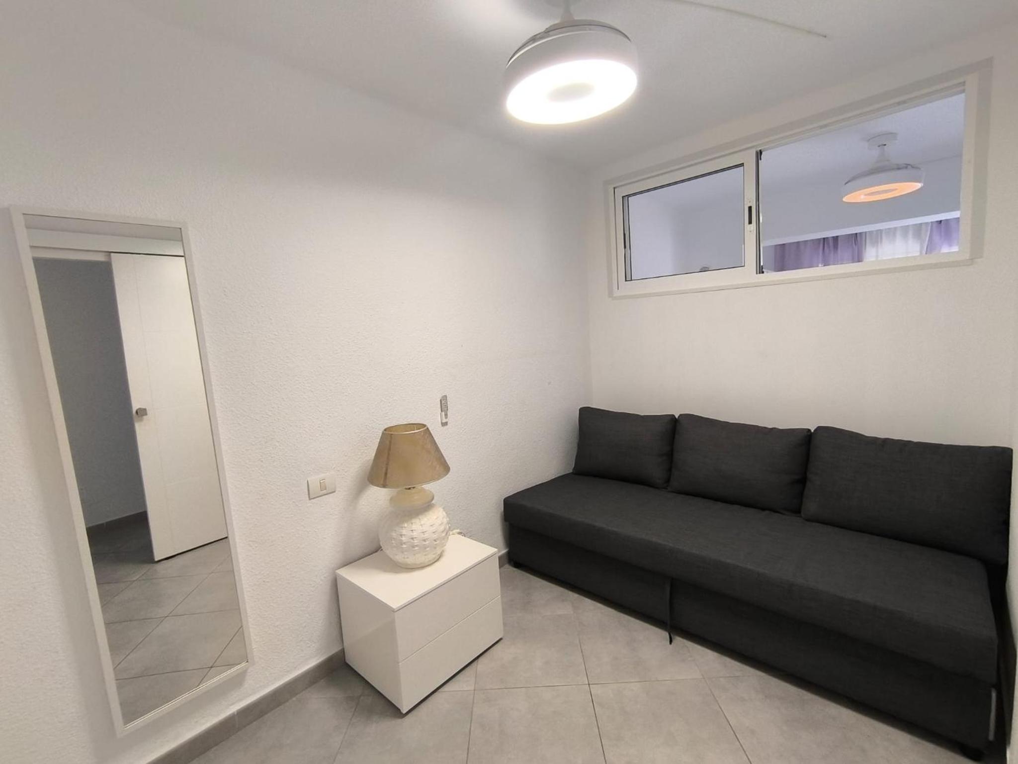 Apartamento de Dos Habitaciones con Terraza