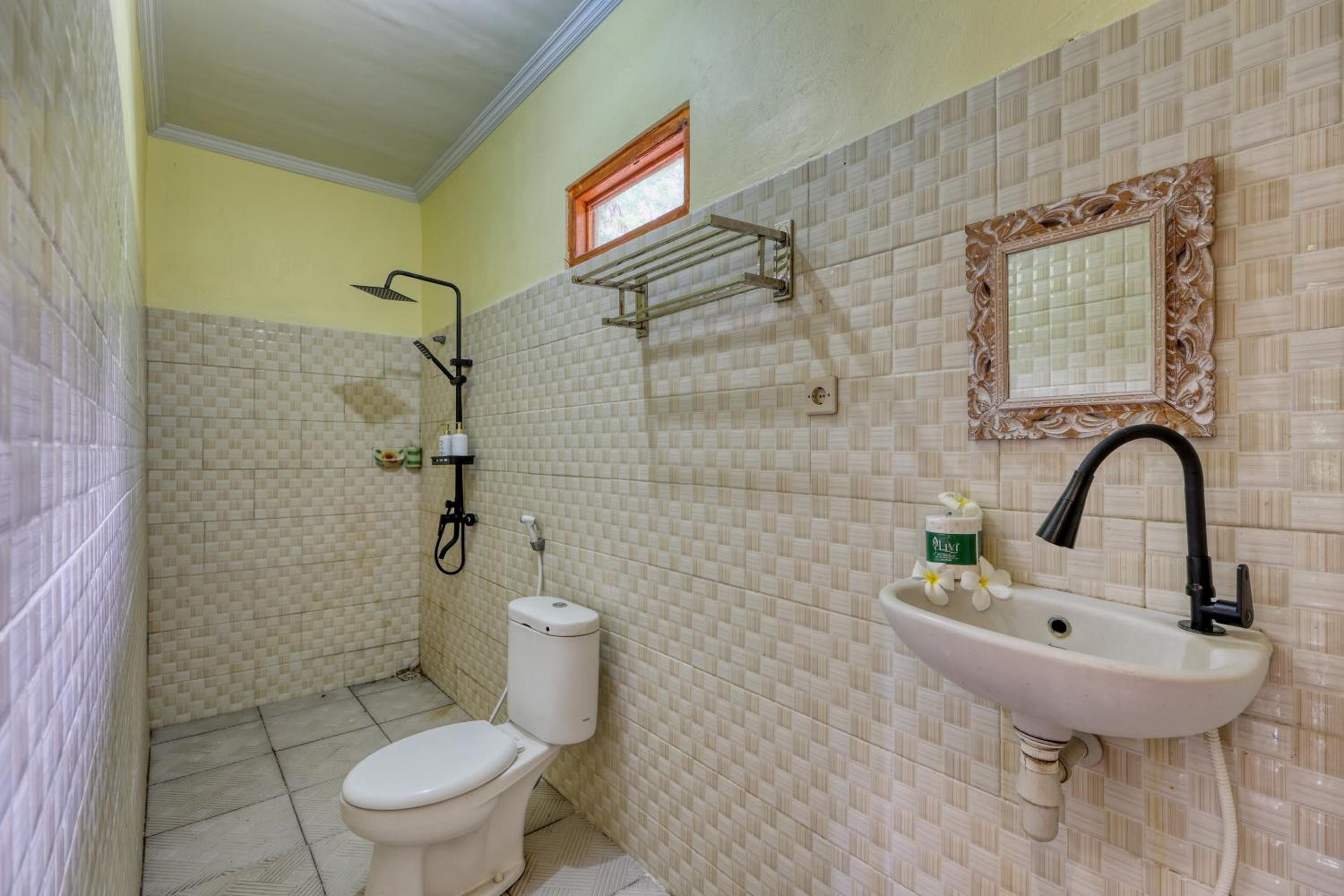 Double Room with Private Bathroom - Photo 21
