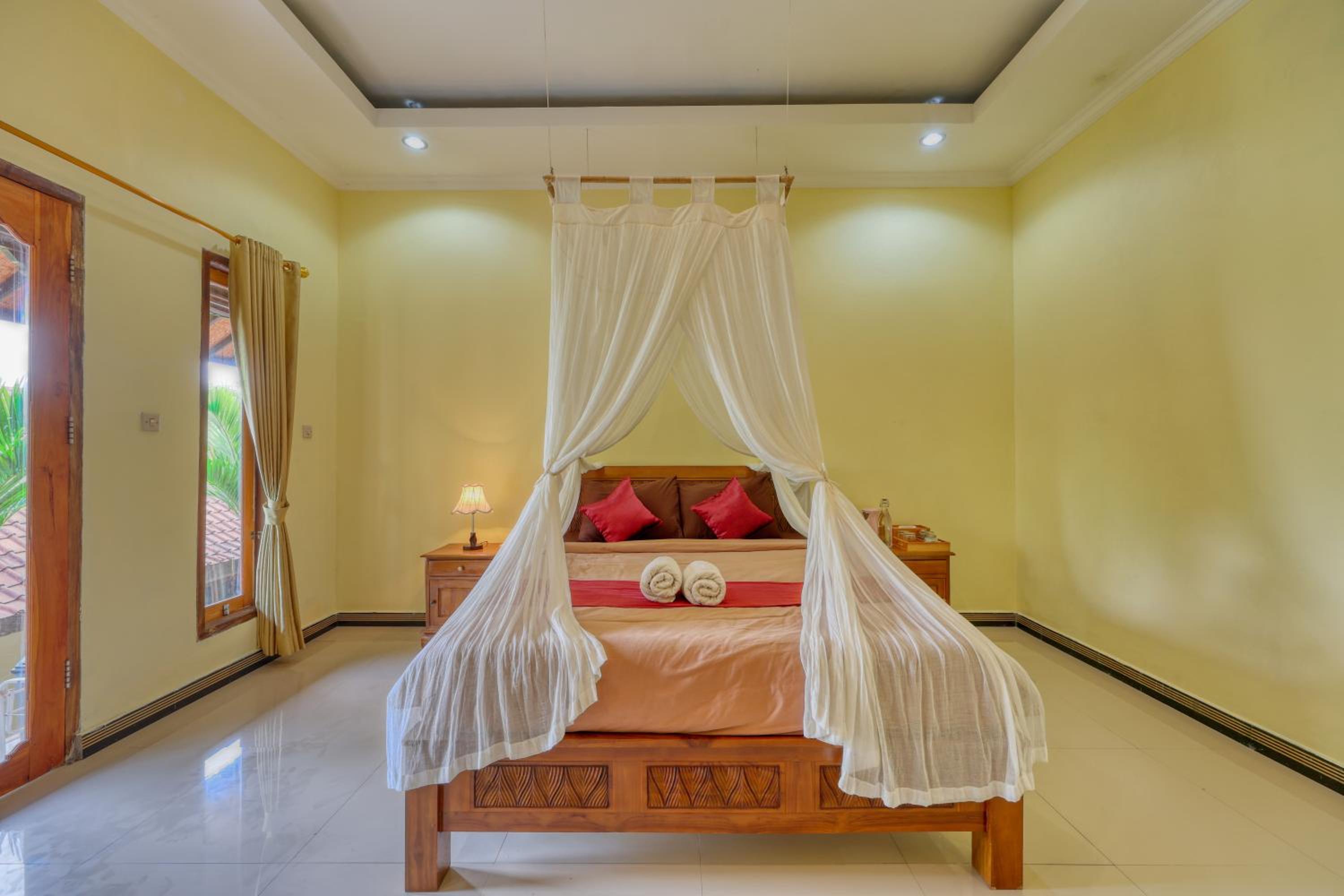 Double Room with Private Bathroom - Photo 10