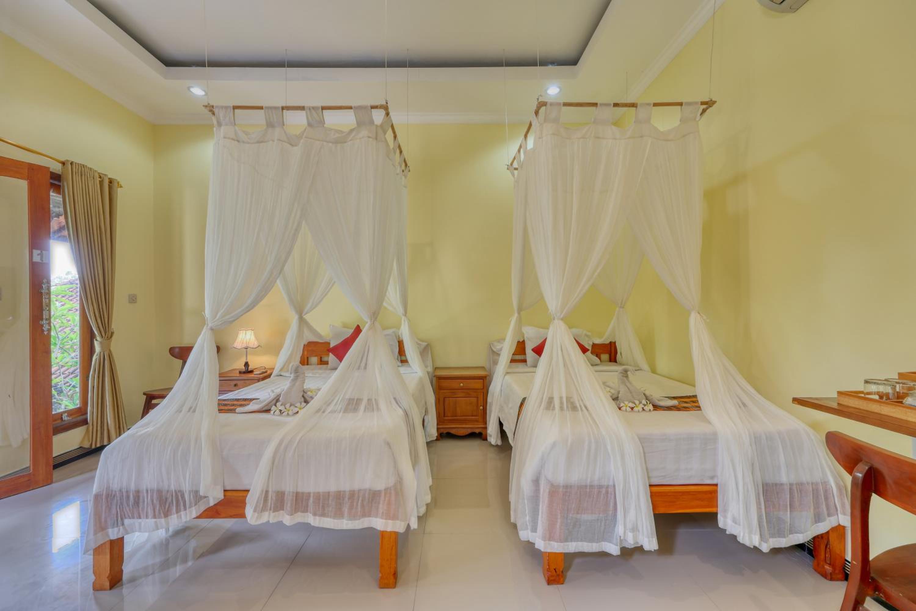 Twin Room with Private Bathroom - Photo 18