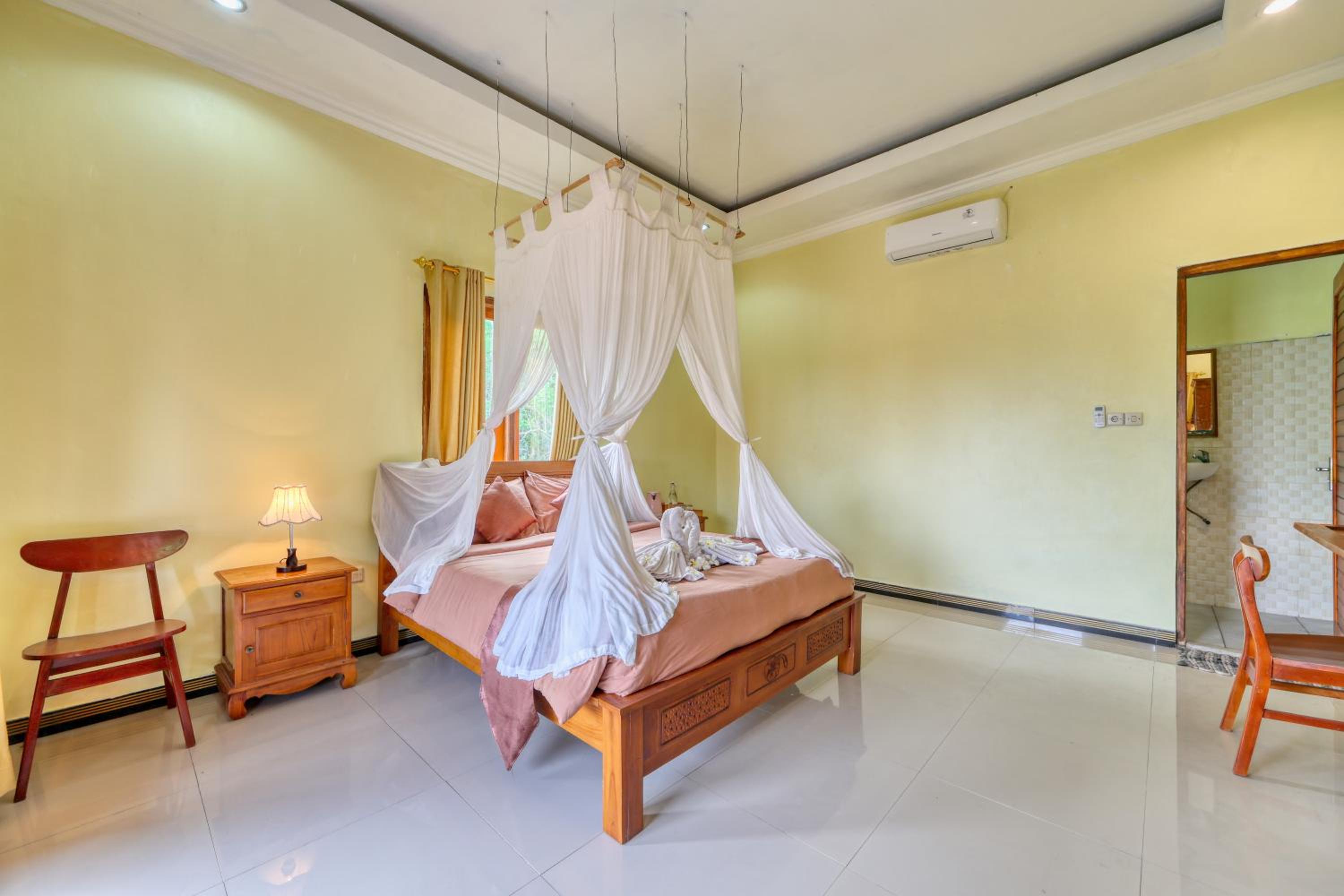Double Room with Private Bathroom - Photo 11