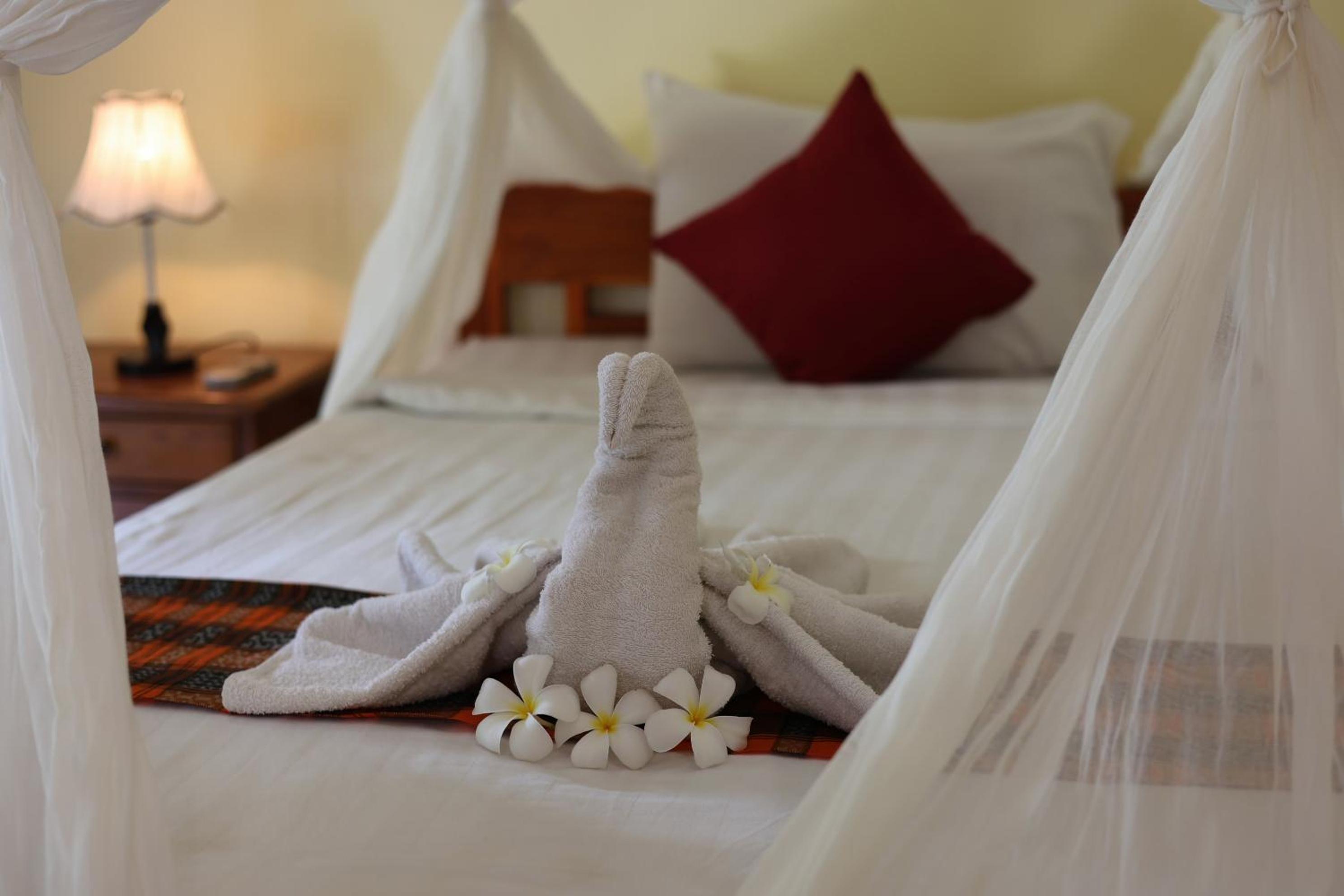 Twin Room with Private Bathroom - Photo 14