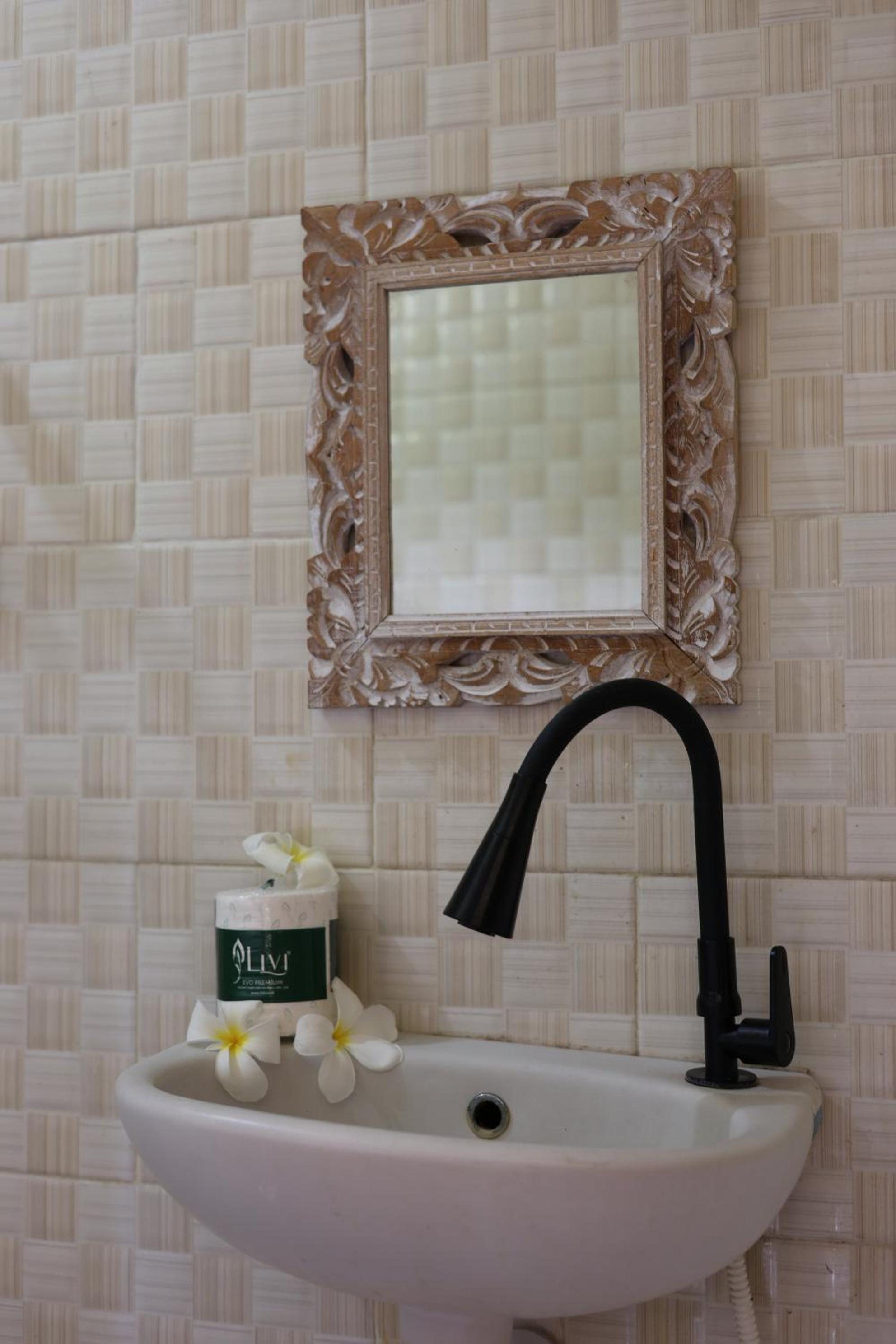Double Room with Private Bathroom - Photo 24