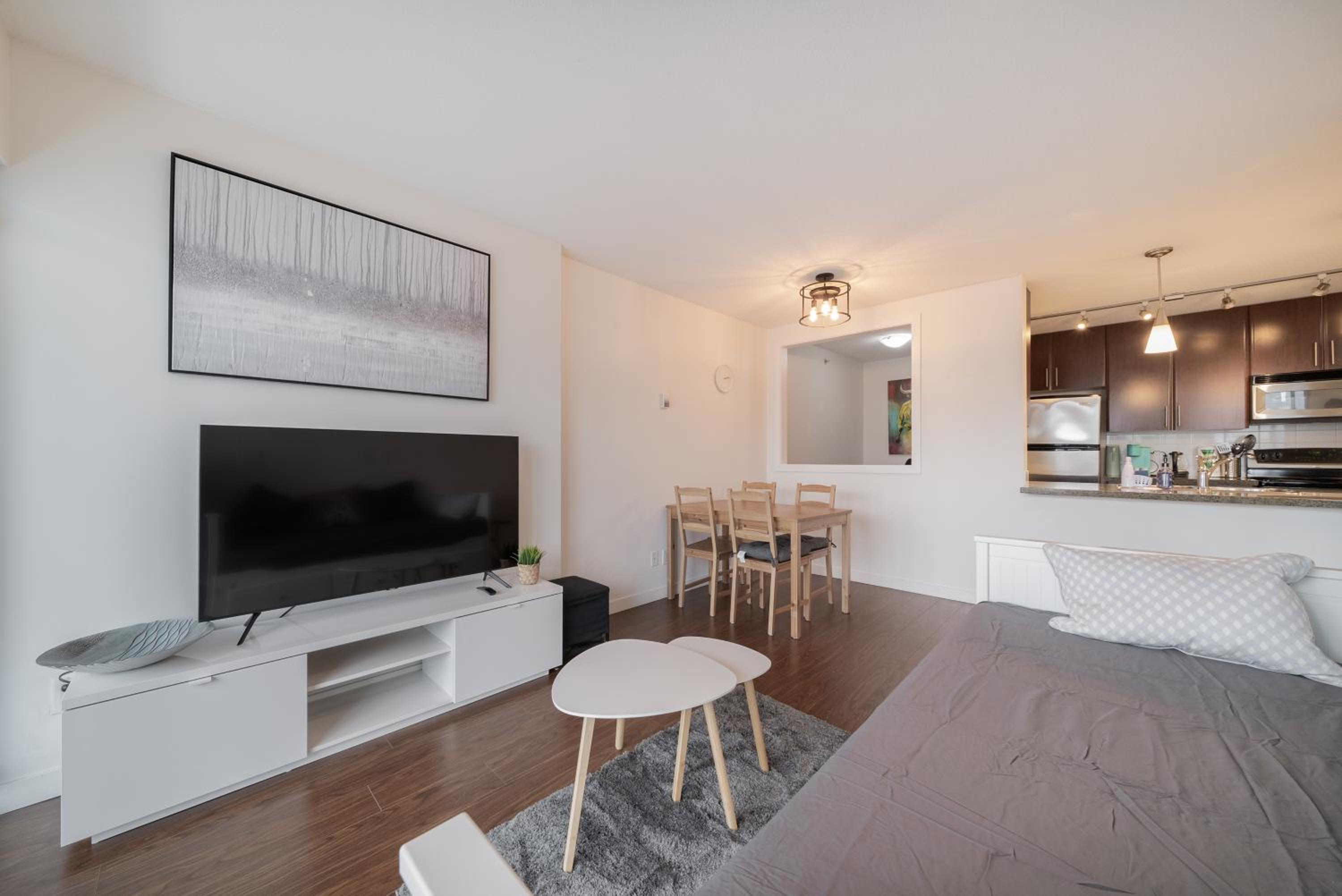 One-Bedroom Apartment photo 1