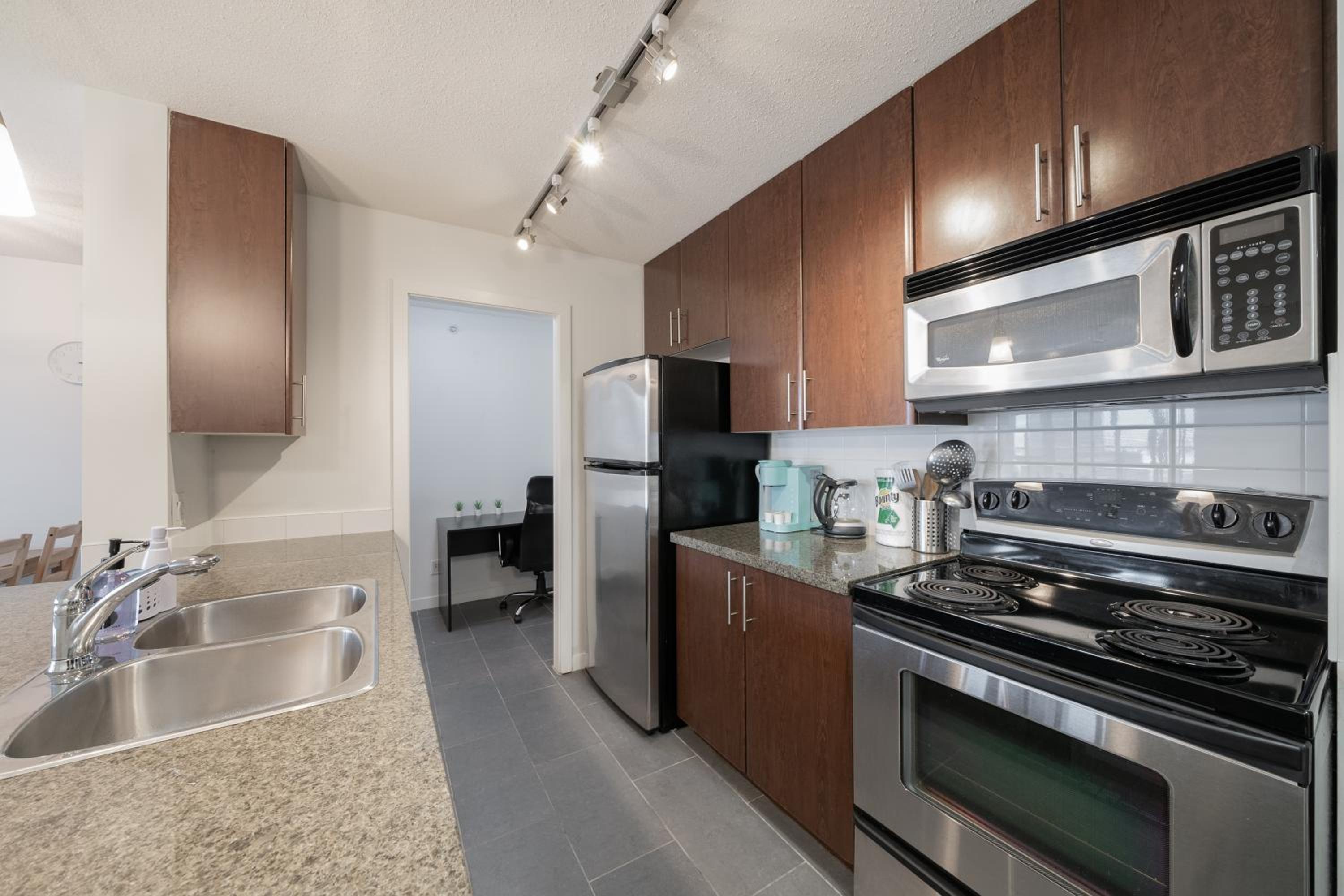 One-Bedroom Apartment photo 3