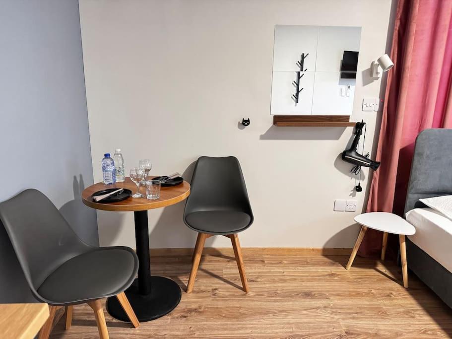 One-Bedroom Apartment photo 3