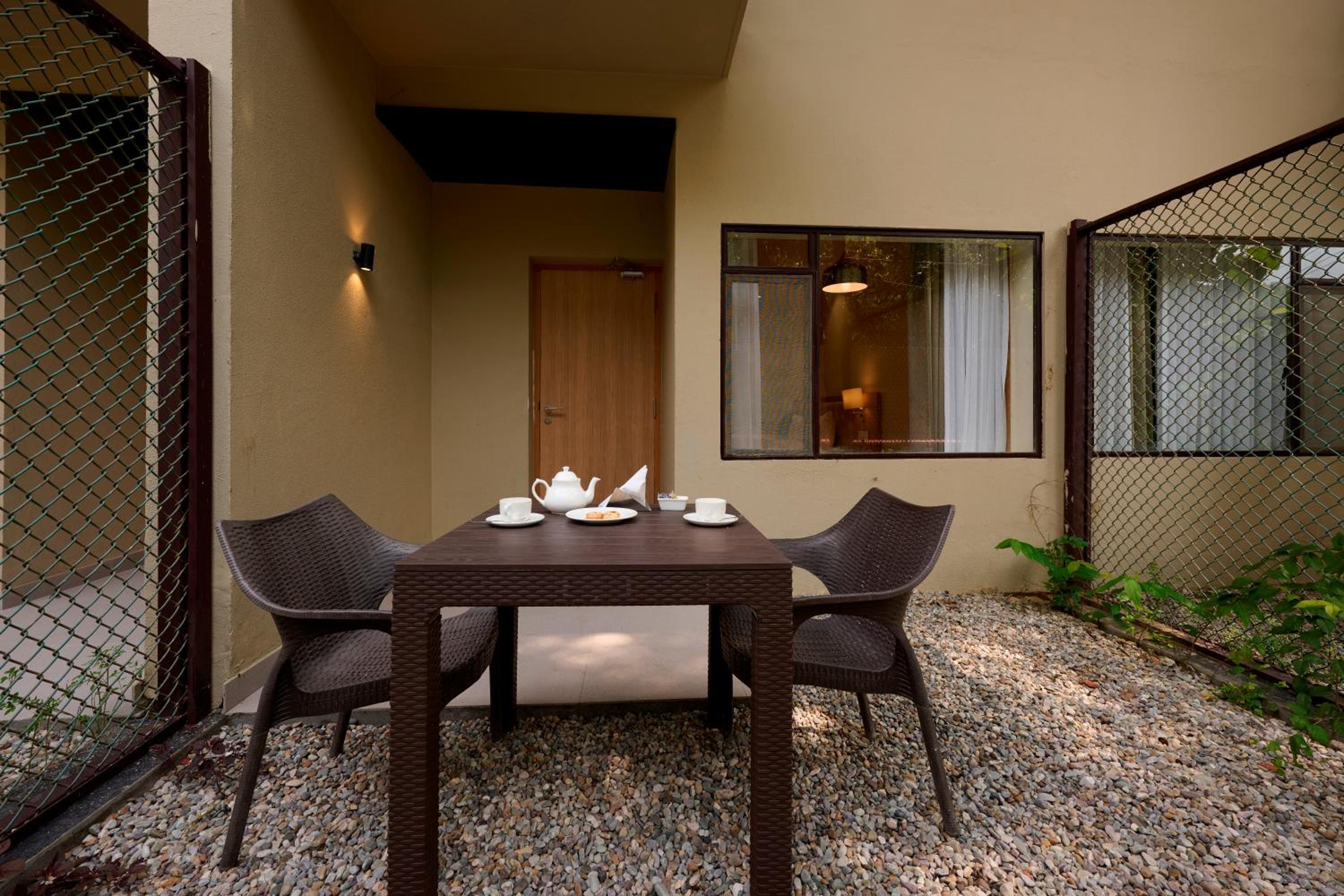 Deluxe Double Room - Photo 9