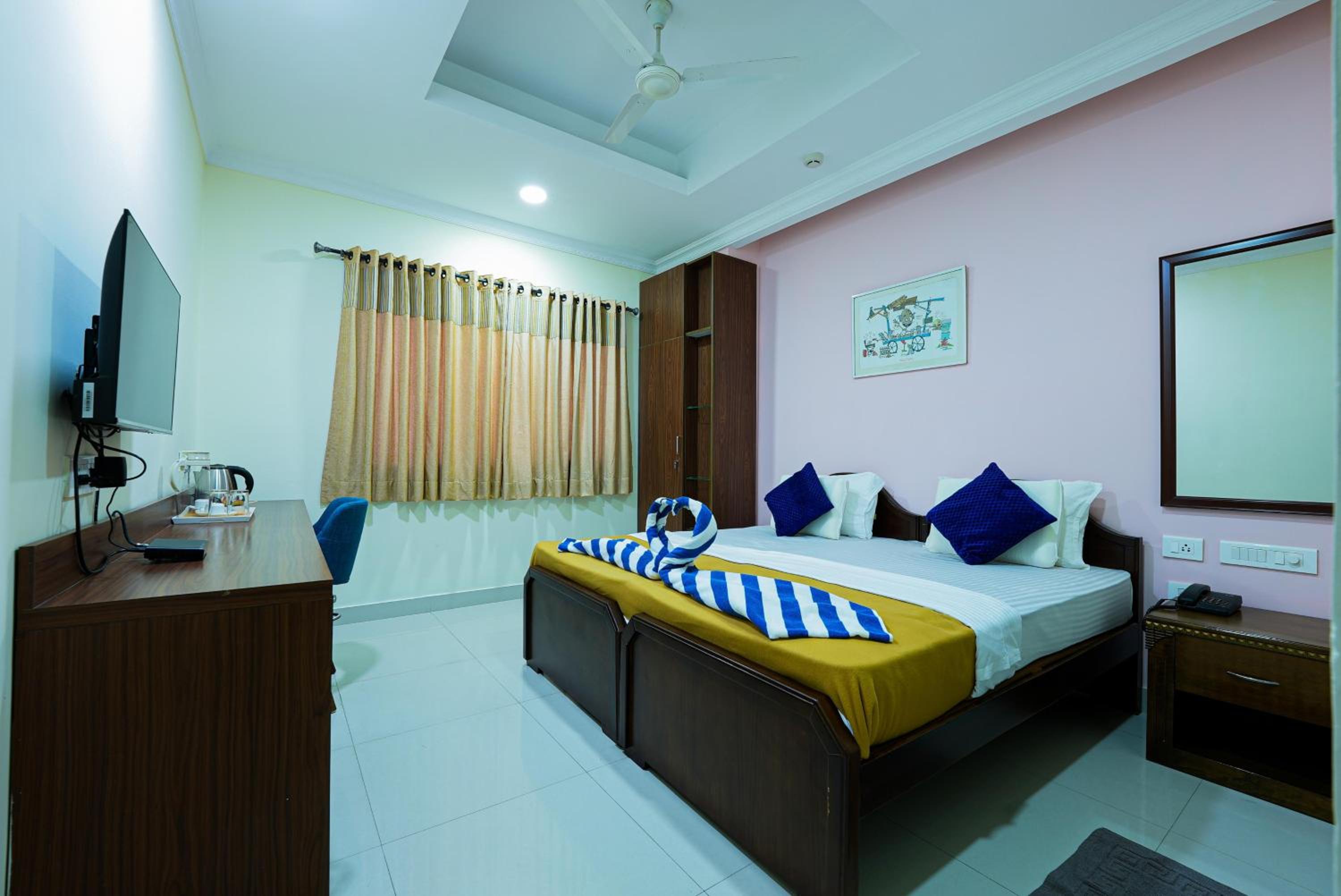 Deluxe King Room photo 2