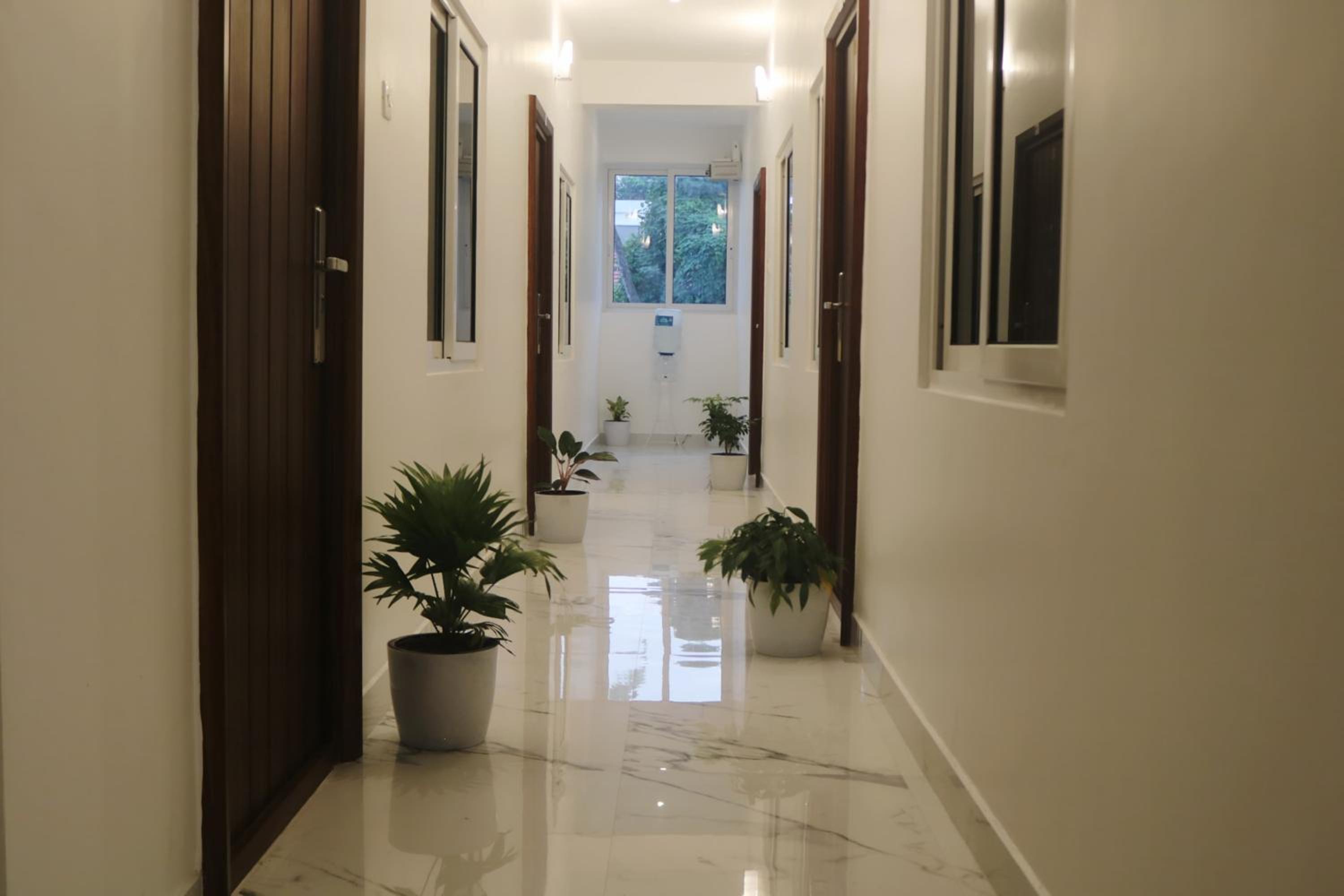 Two-Bedroom Deluxe Apartment - Photo 2