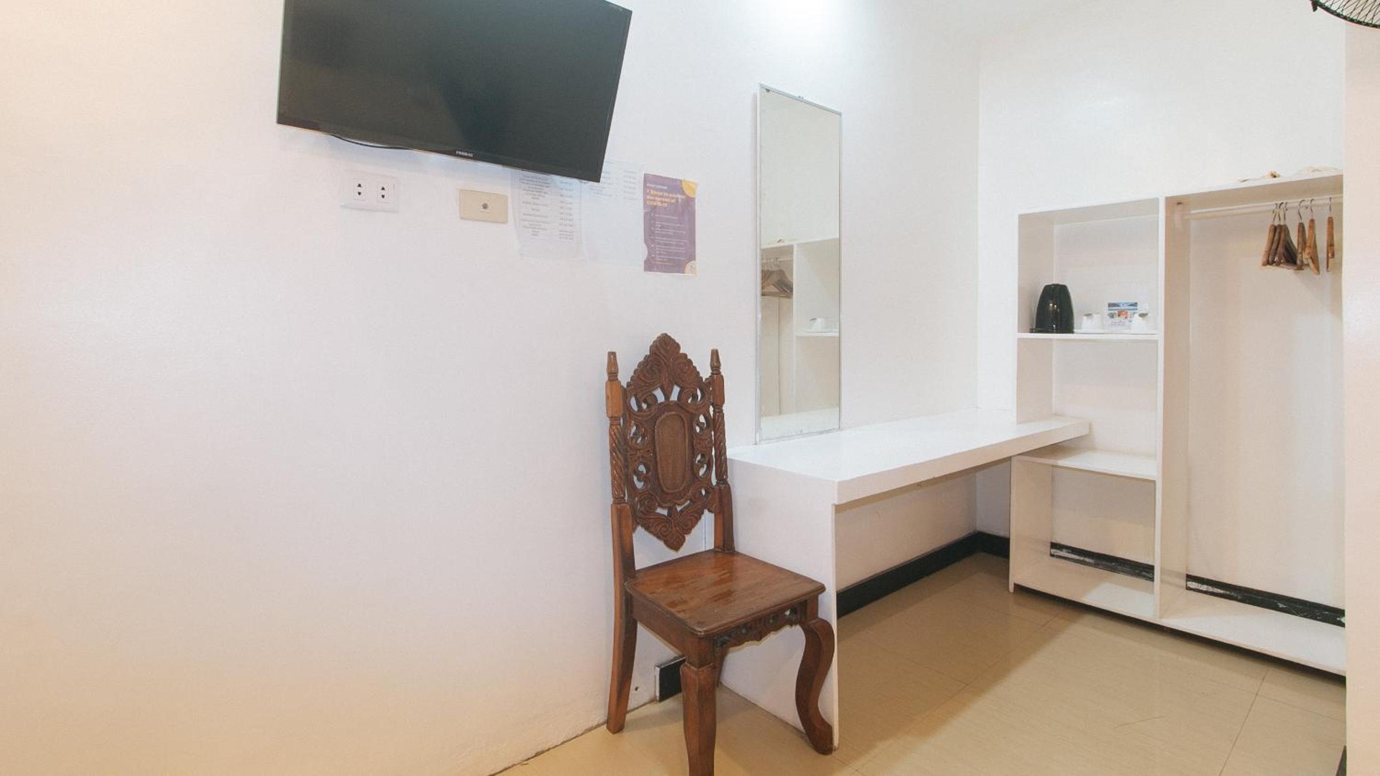 Double Room with Balcony - Photo 13