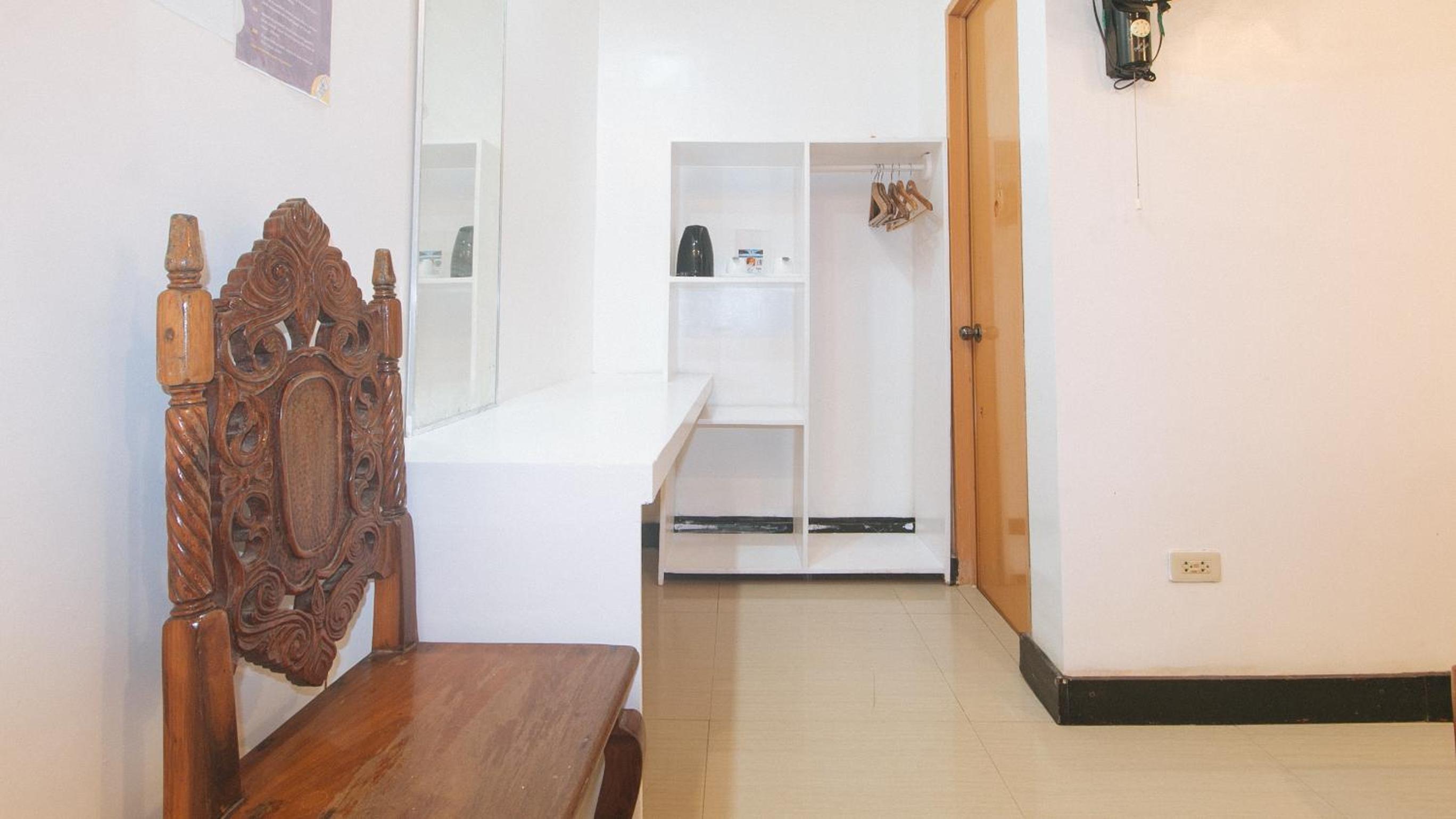 Double Room with Balcony - Photo 6