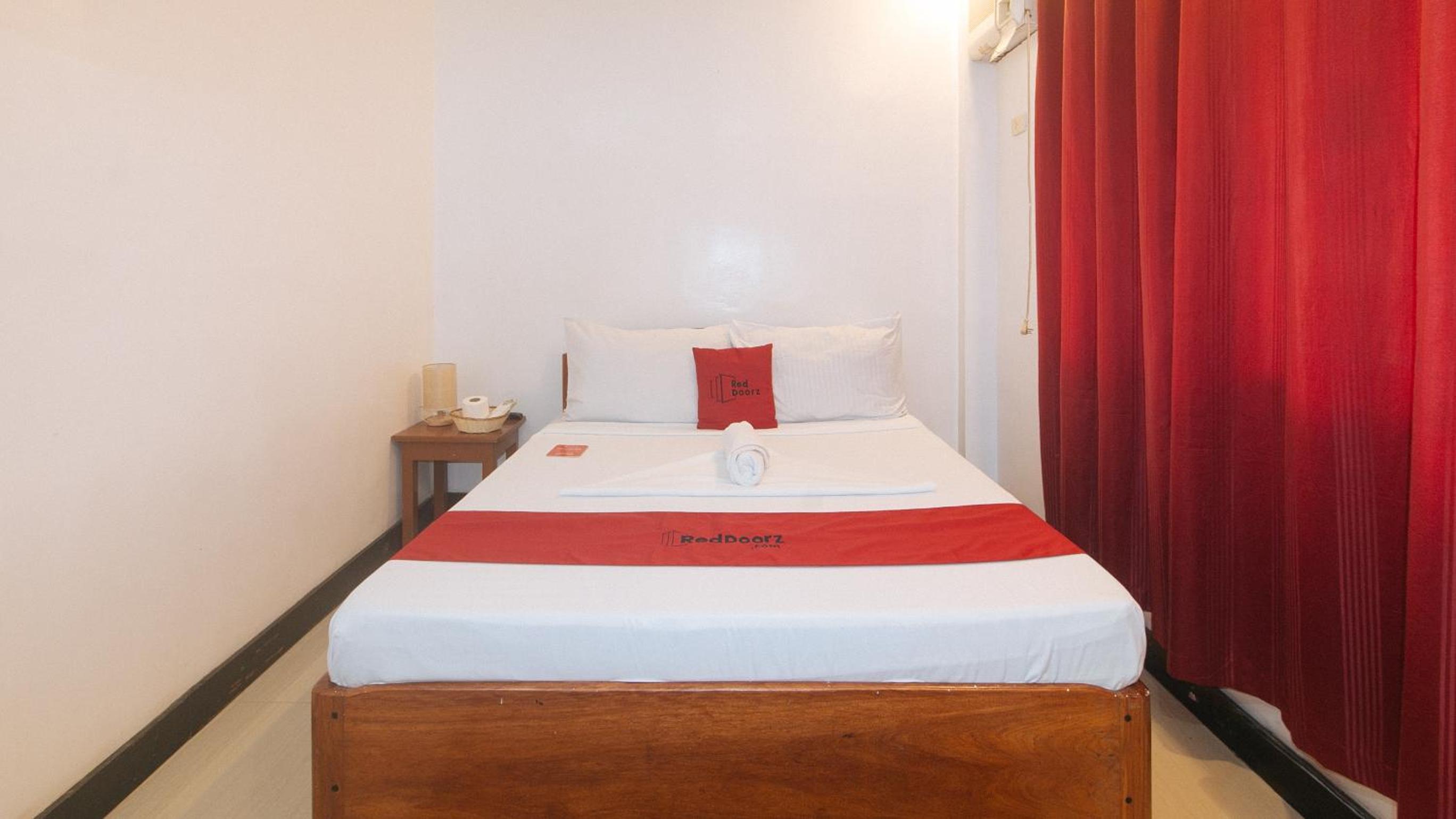 Double Room with Balcony - Photo 2