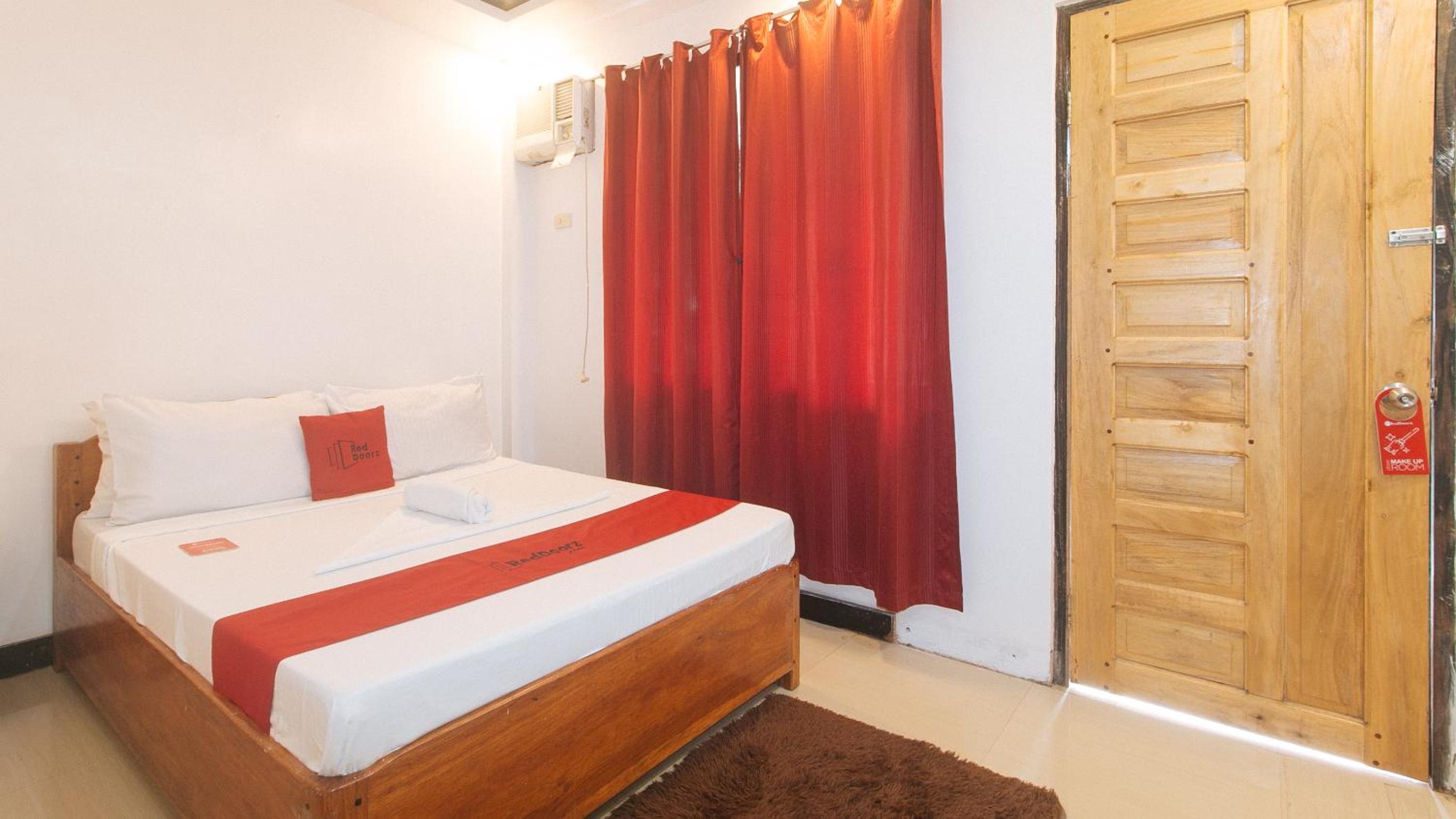 Double Room with Balcony - Photo 4