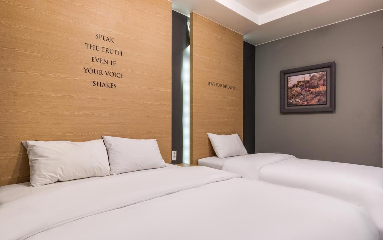 Premium Twin Room photo 2