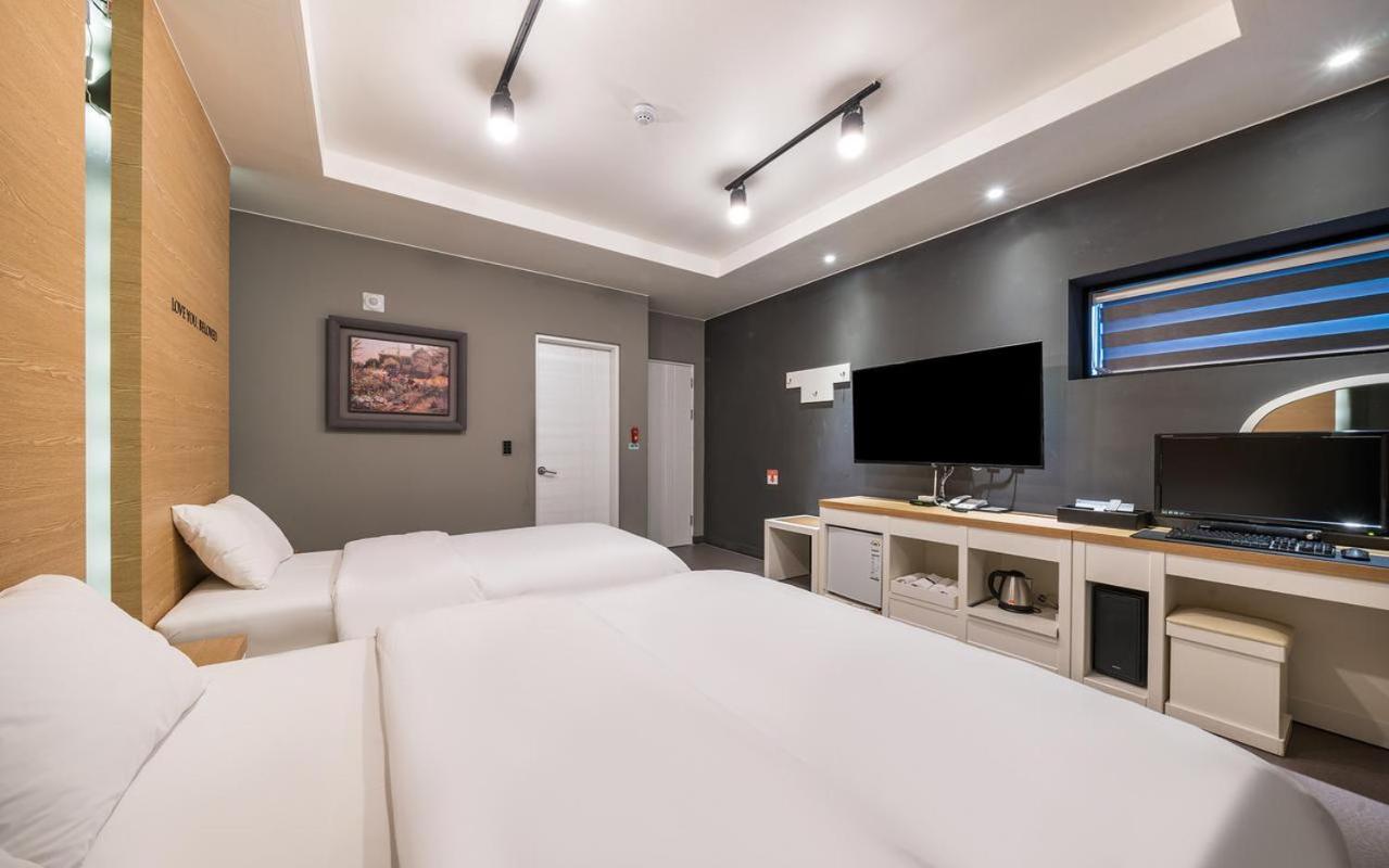 Premium Twin Room photo 3