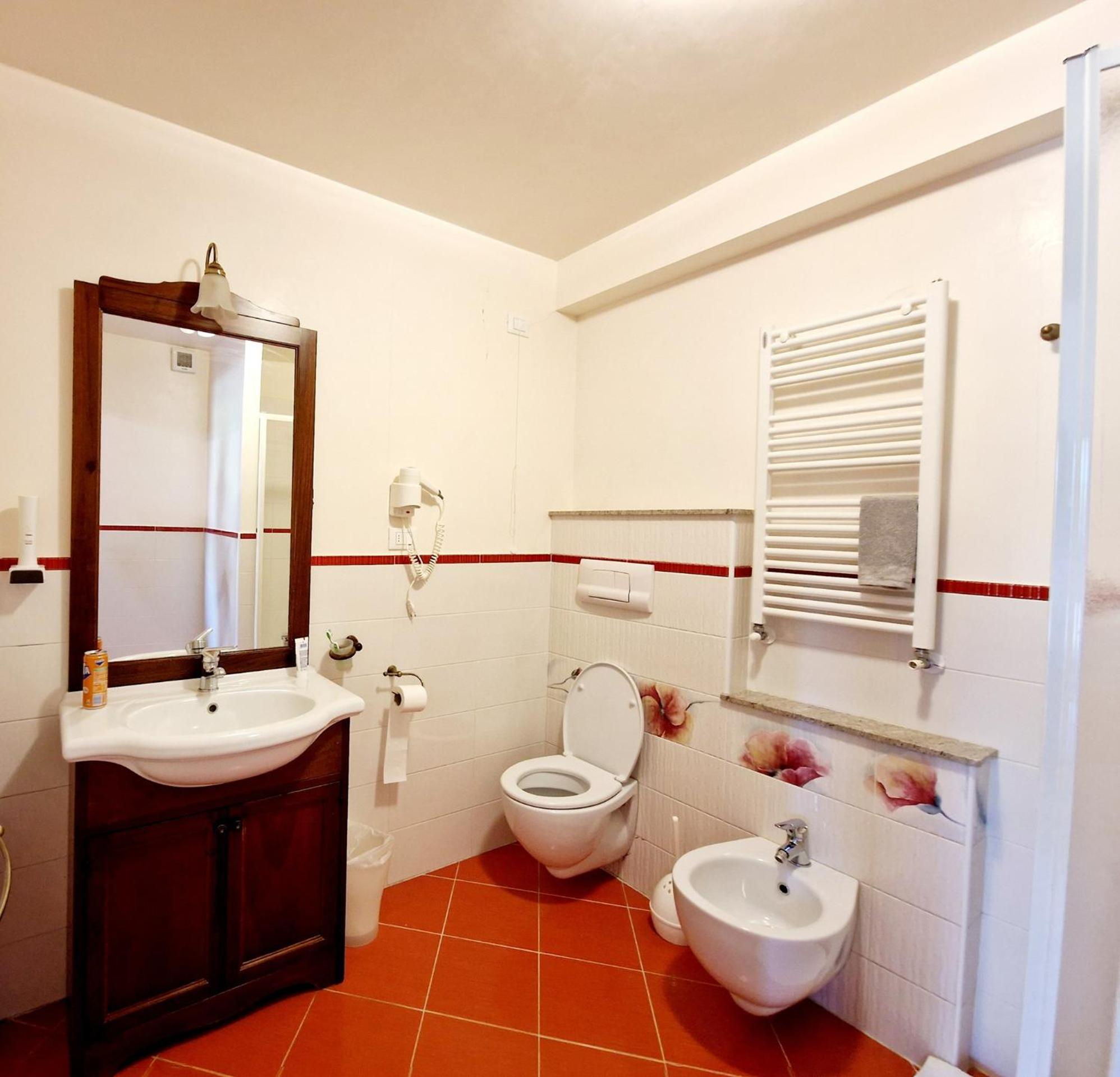 Deluxe Double Room (2 Adults + 1 Child) photo 1