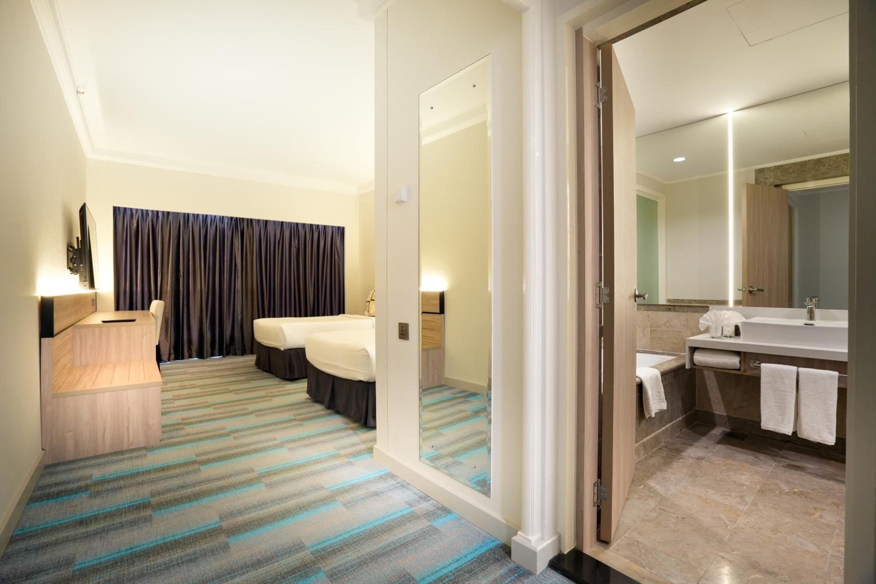 Deluxe Sea View Twin (Newly Renovated)