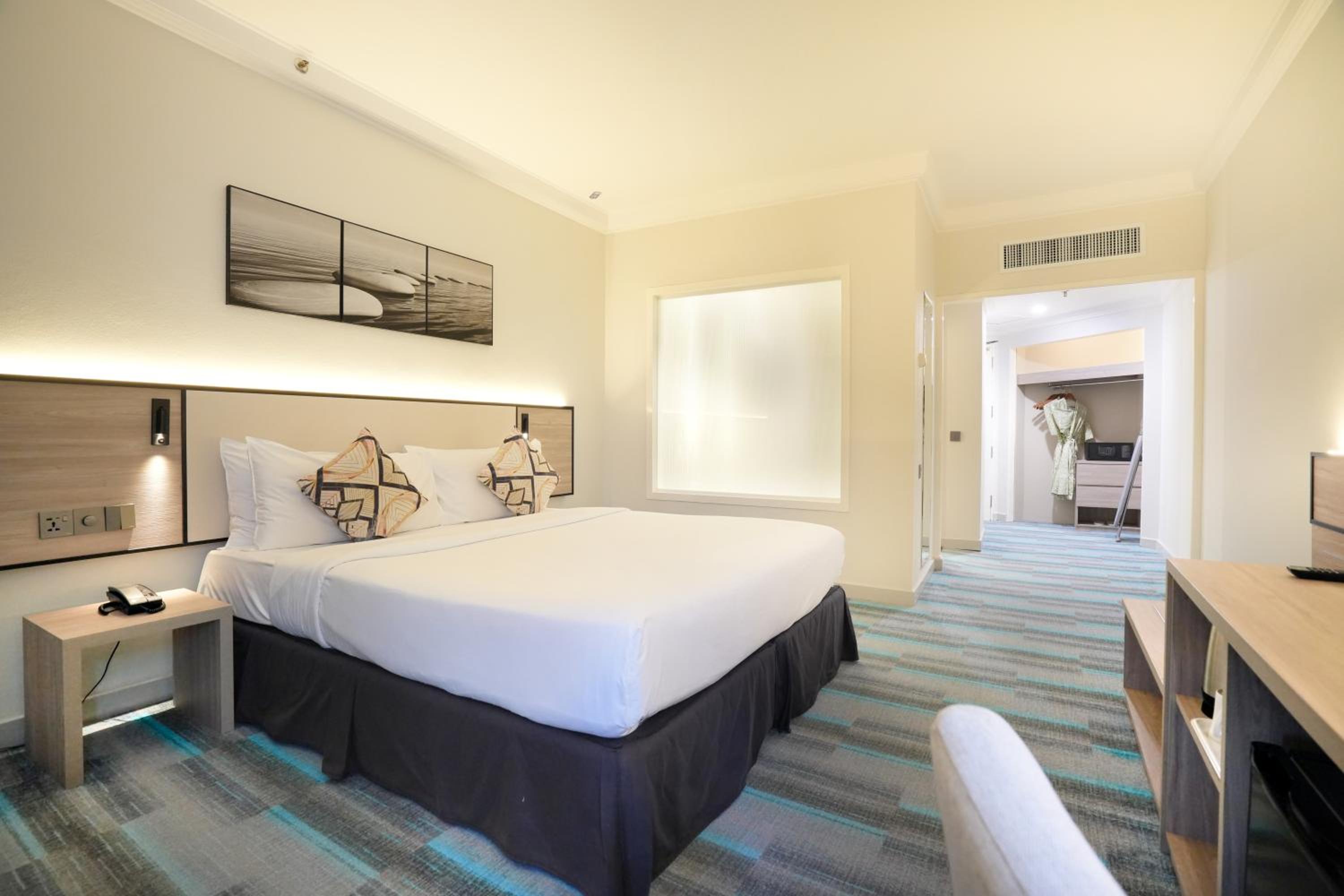 Deluxe Sea View King (Newly Renovated)