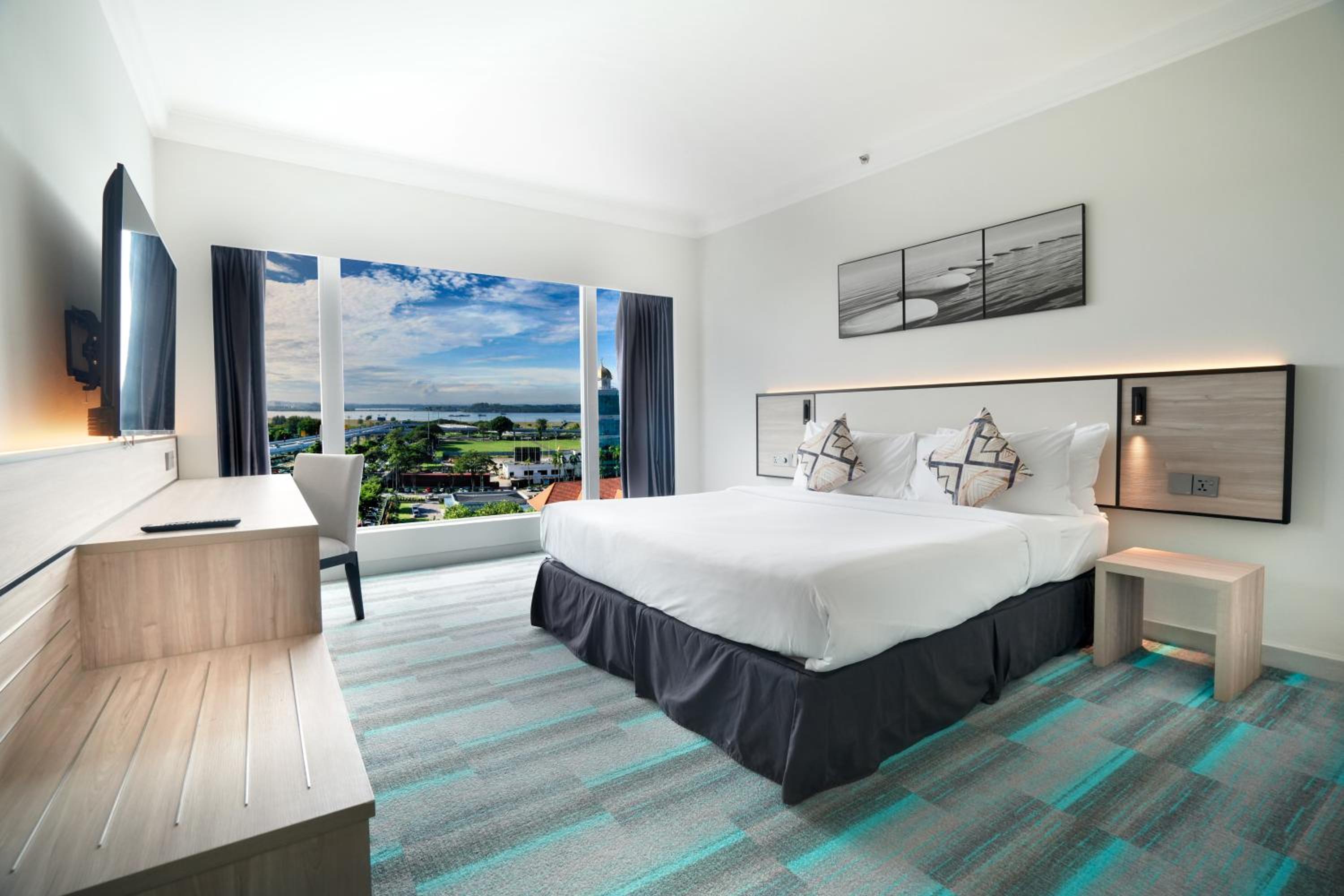 Deluxe Sea View King (Newly Renovated)