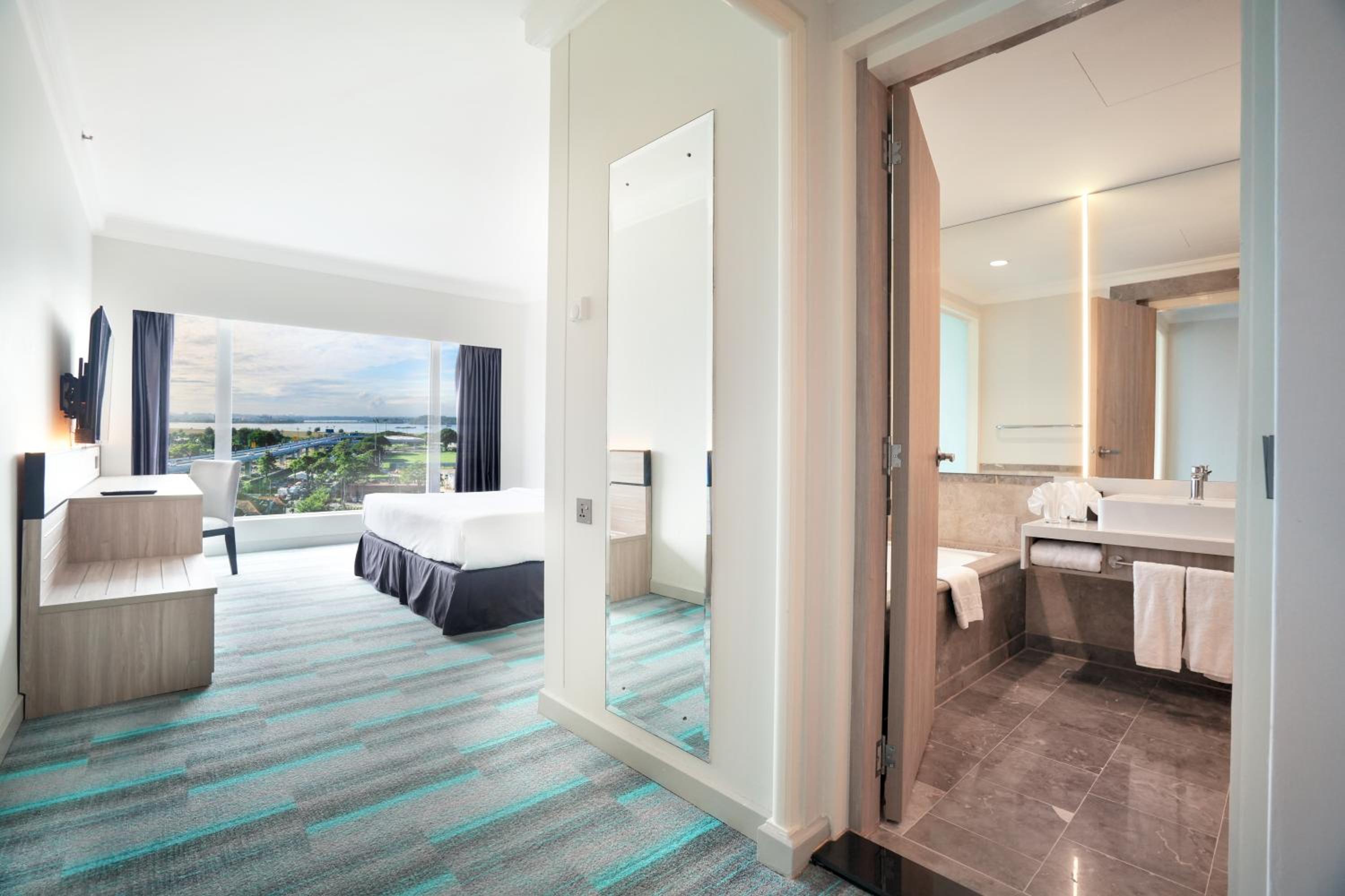 Deluxe Sea View King (Newly Renovated)