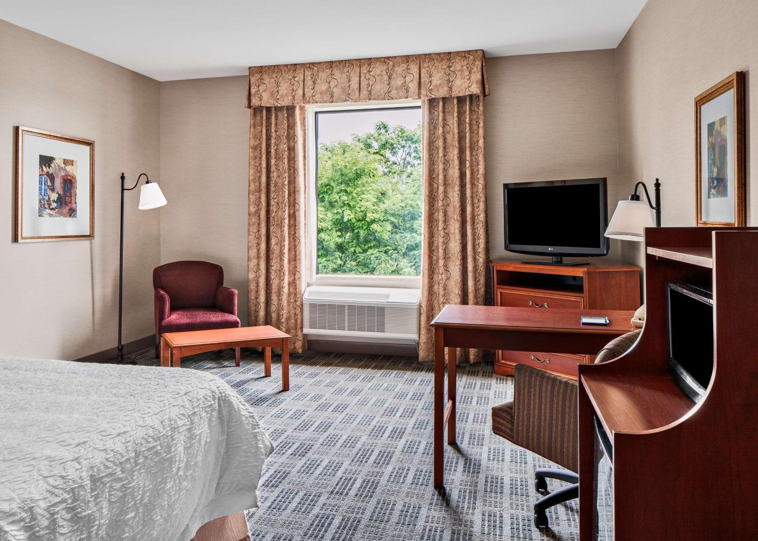 King Room with King Bed - Non-Smoking - Photo 1