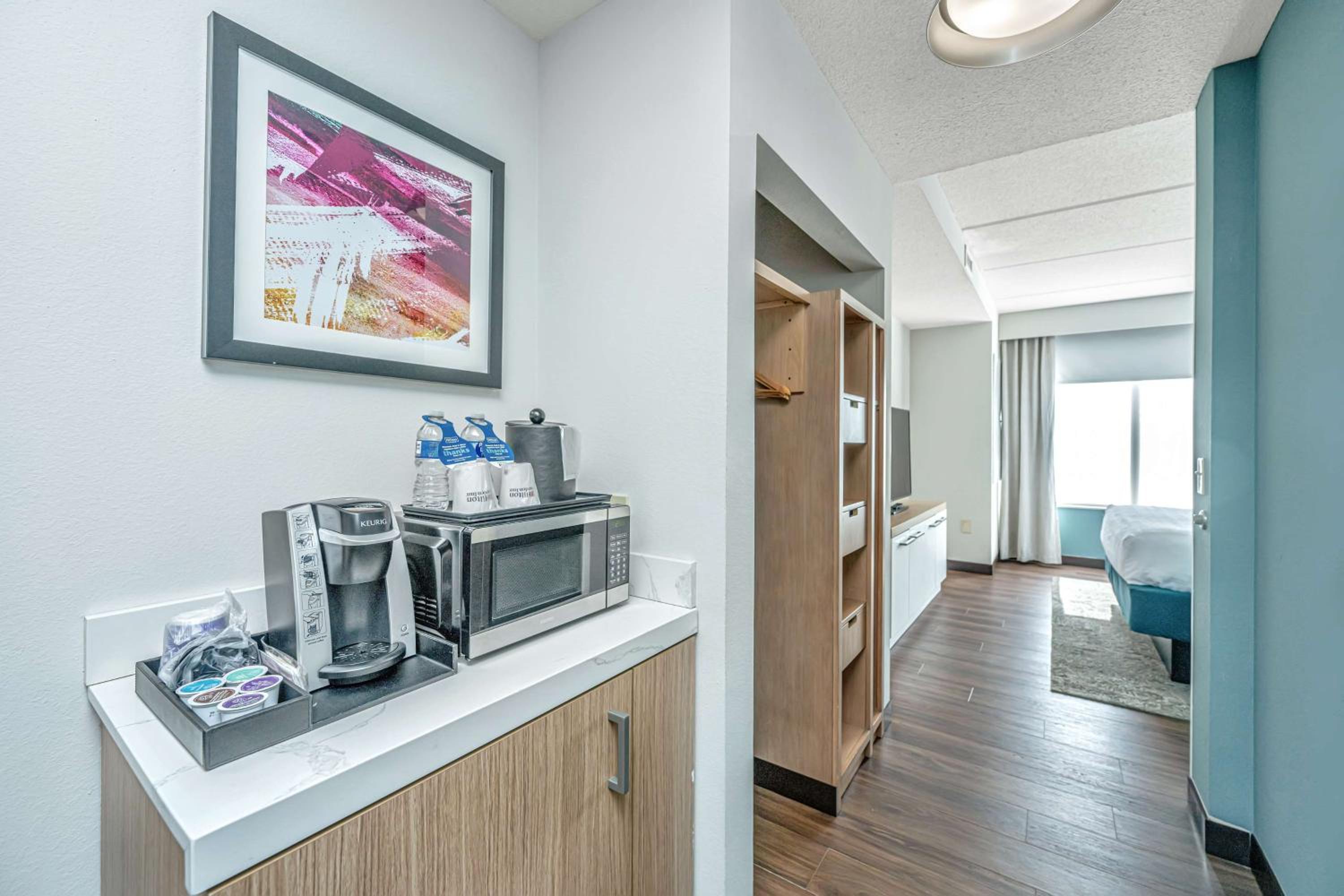 One-Bedroom King Suite with Sofa Bed thumbnail 5