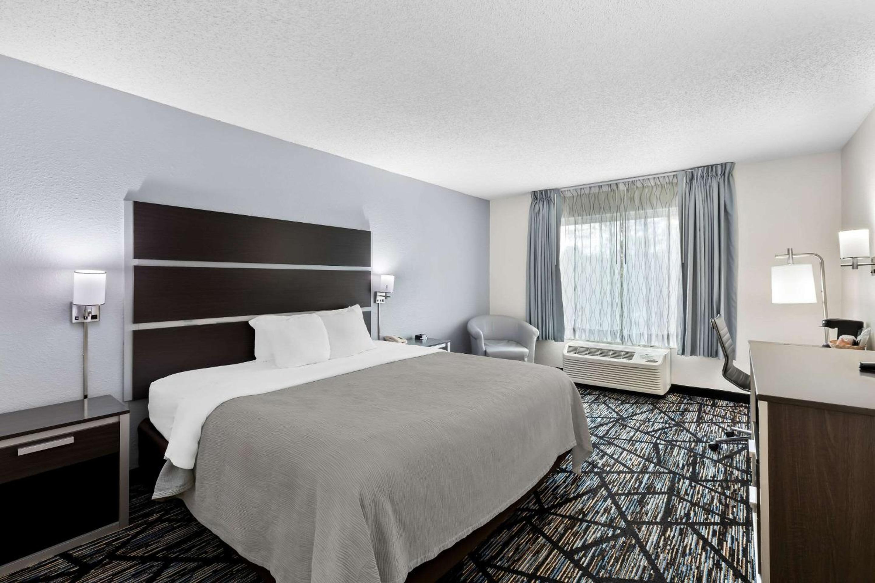 King Room - Interior Access, No Pets - Photo 3