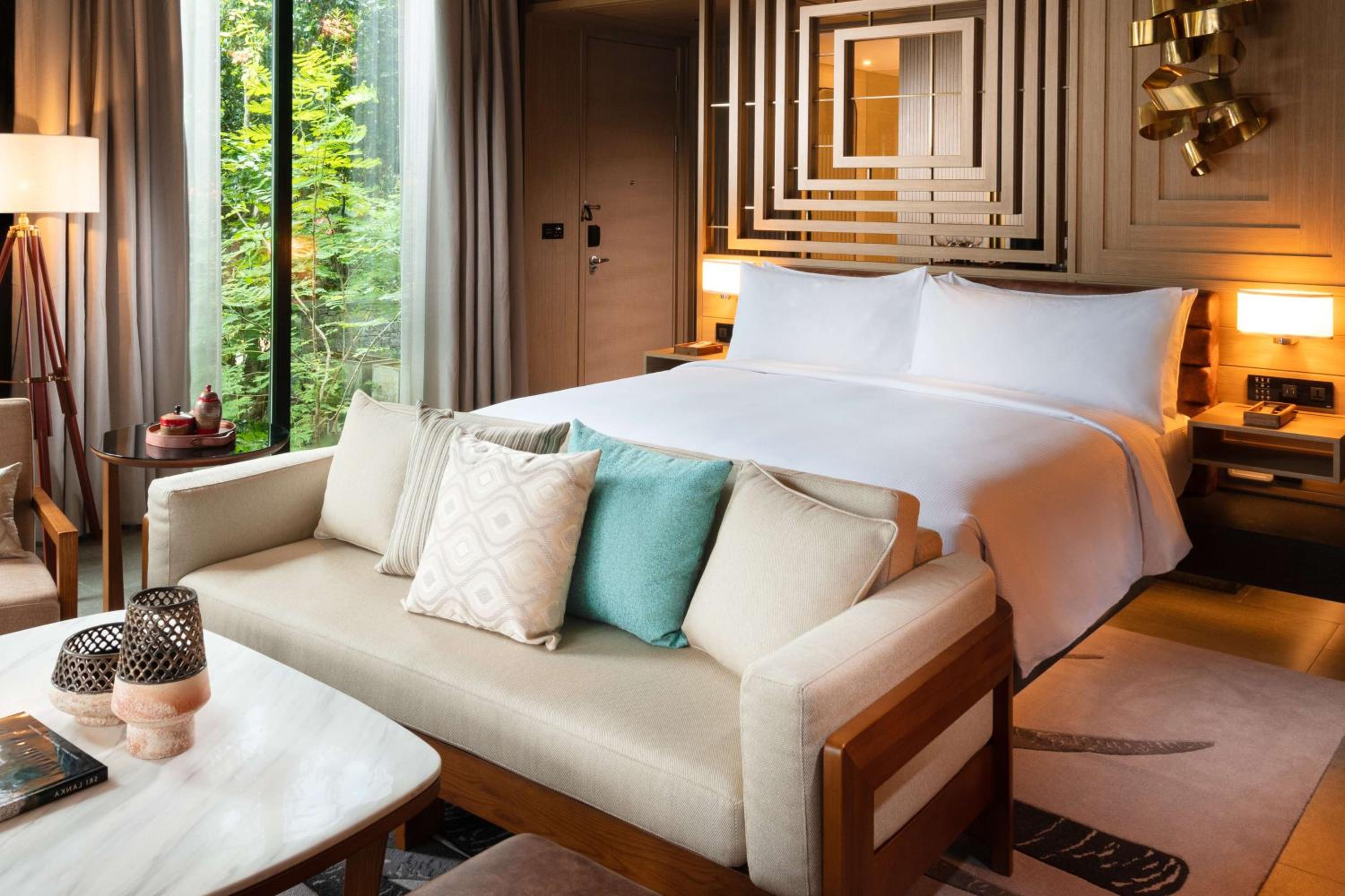 Premium King Suite - Photo 3