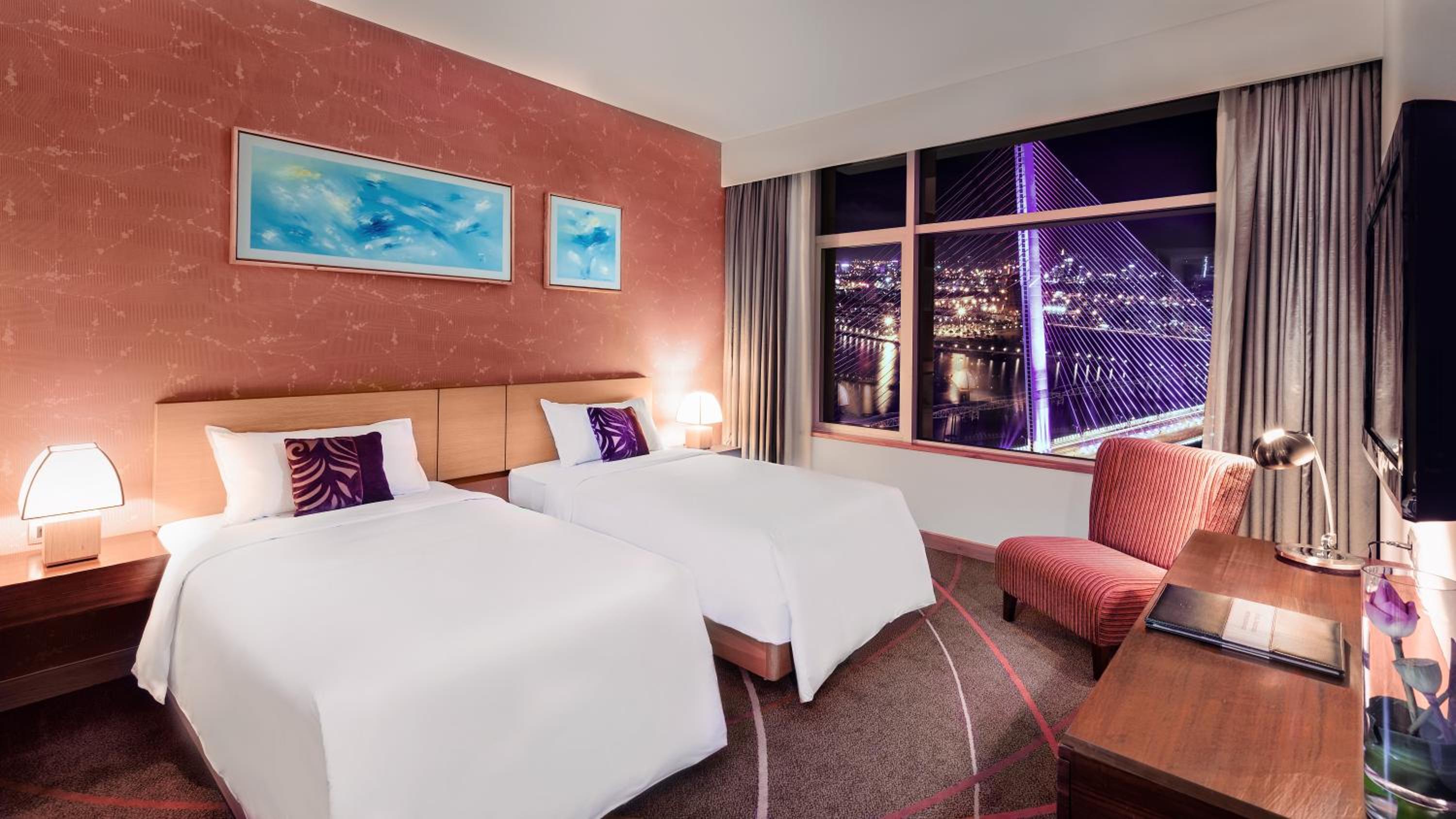 Deluxe Twin Room with River view - High floor with Executive Lounge access - Photo 5