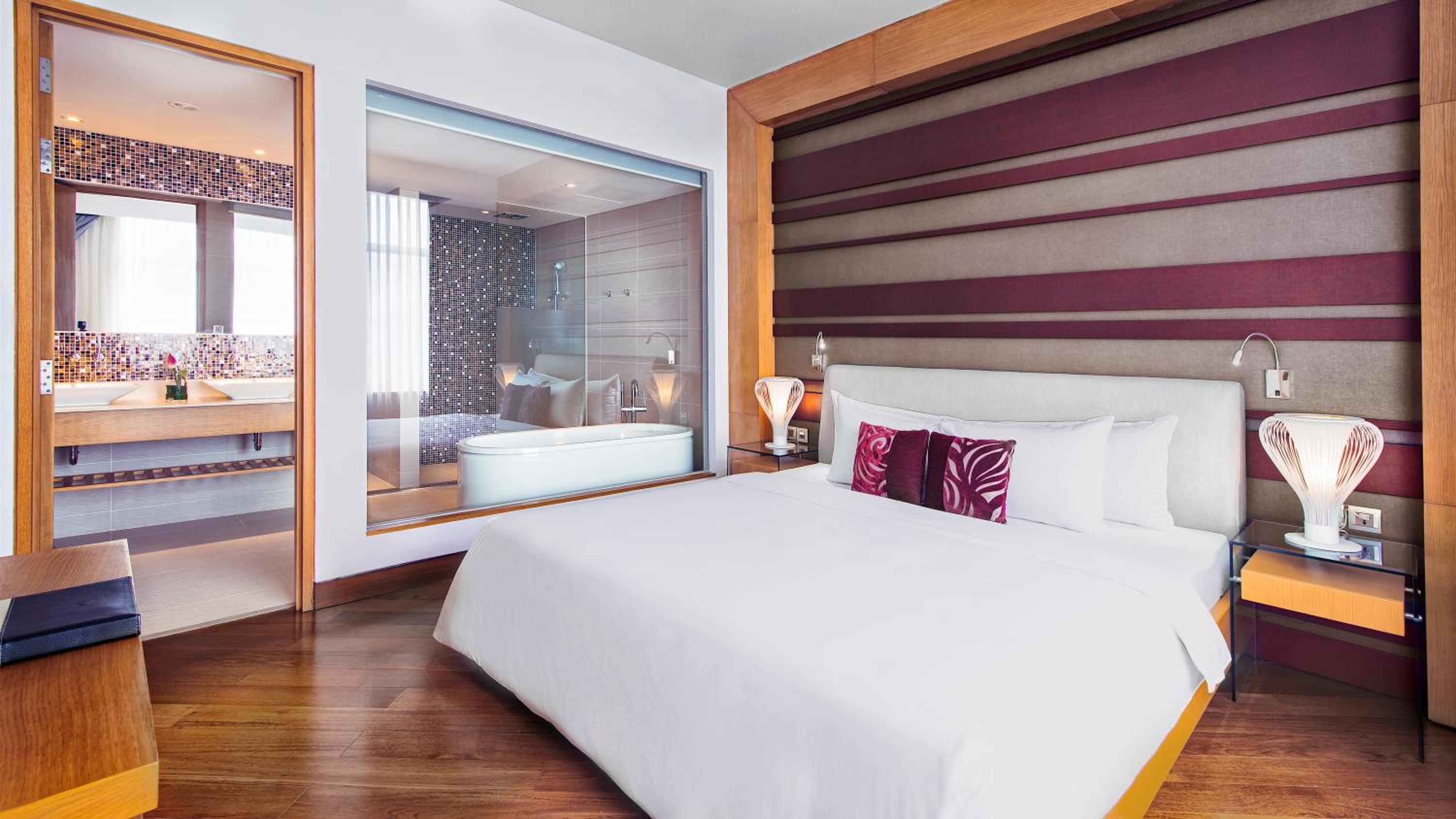 Executive Suite with River View - High floor with Executive Lounge access - Photo 4