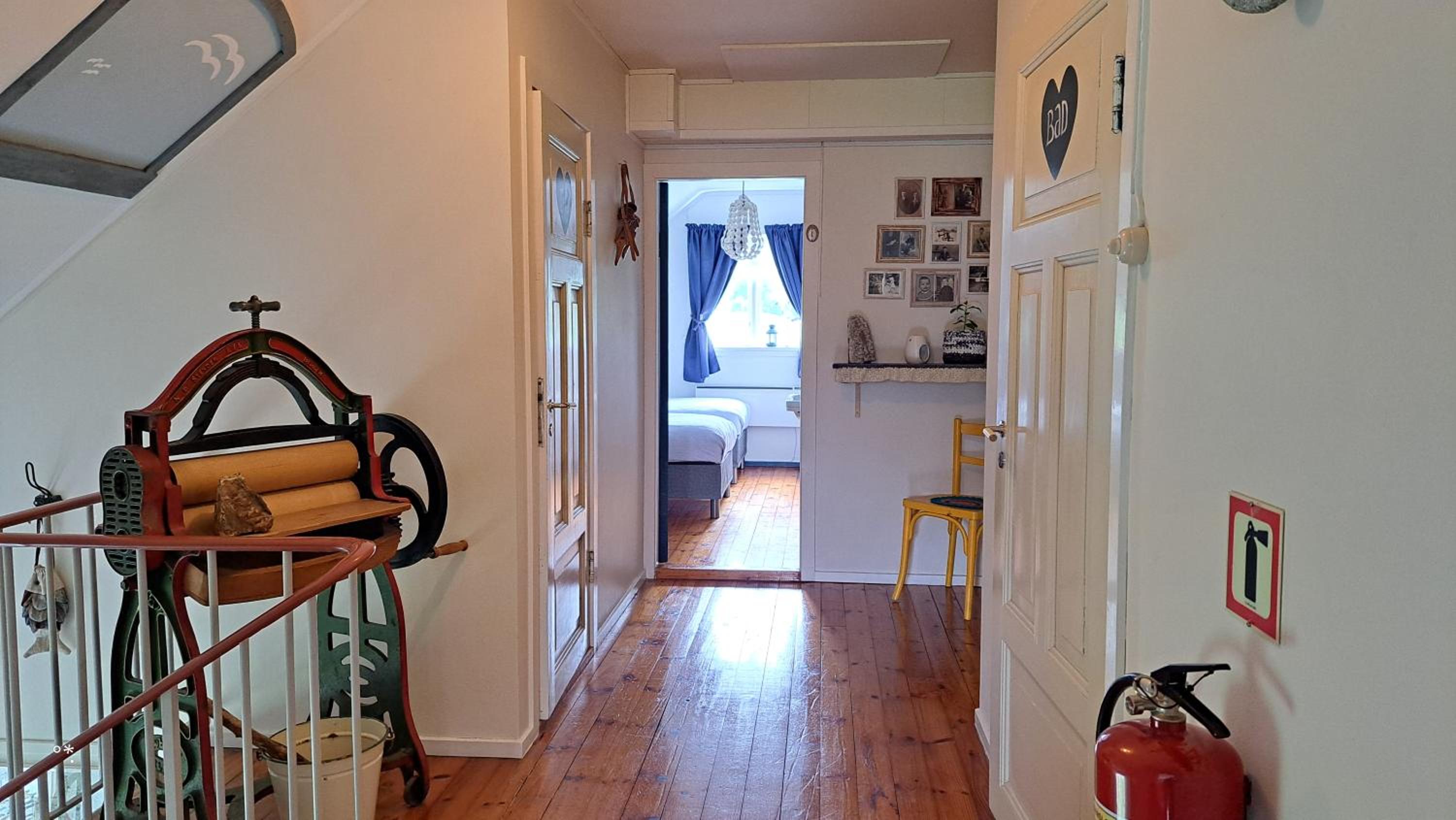 Superior Family Room photo 1