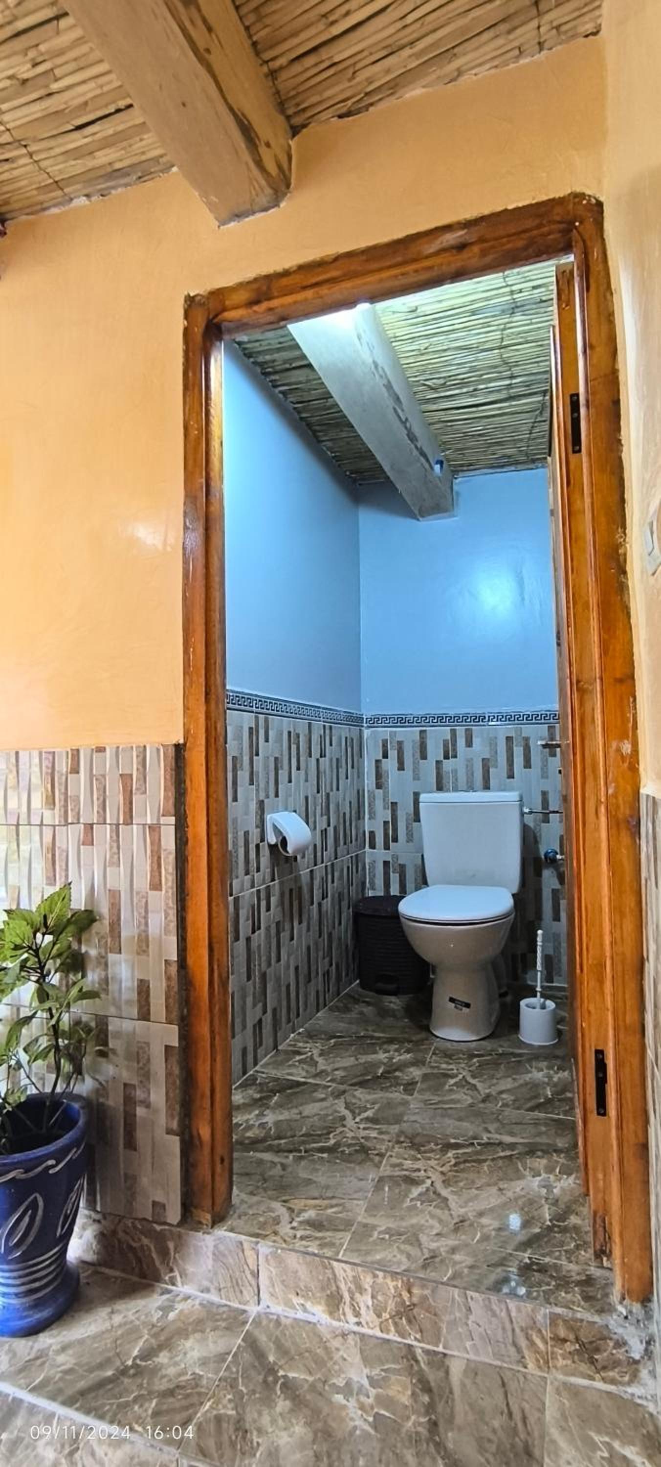 Basic Triple Room with Shared Bathroom photo 2