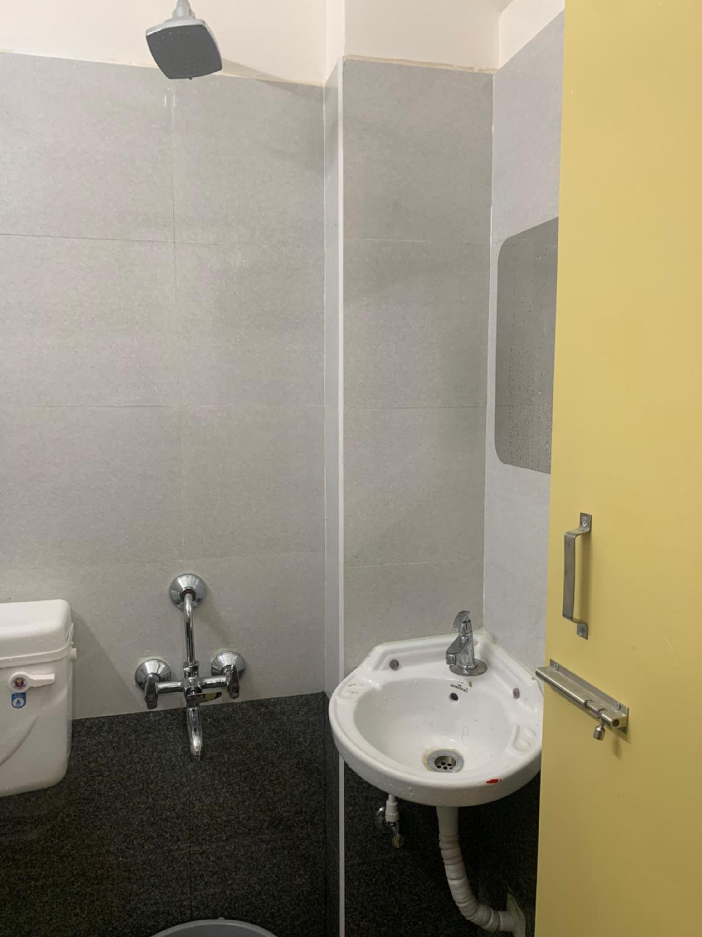 Deluxe Double Room (2 Adults + 1 Child)