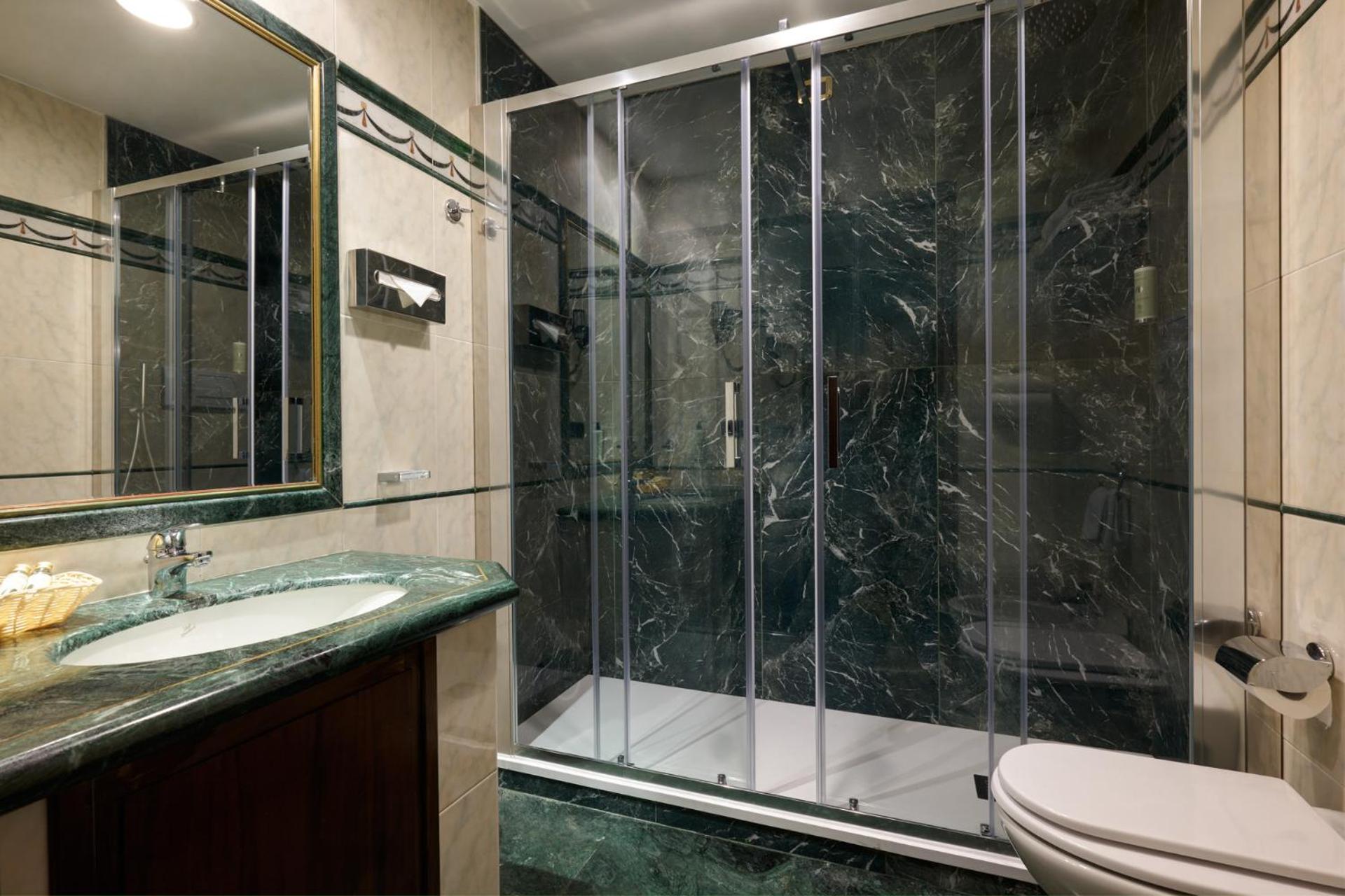 Superior Double or Twin Room photo 3