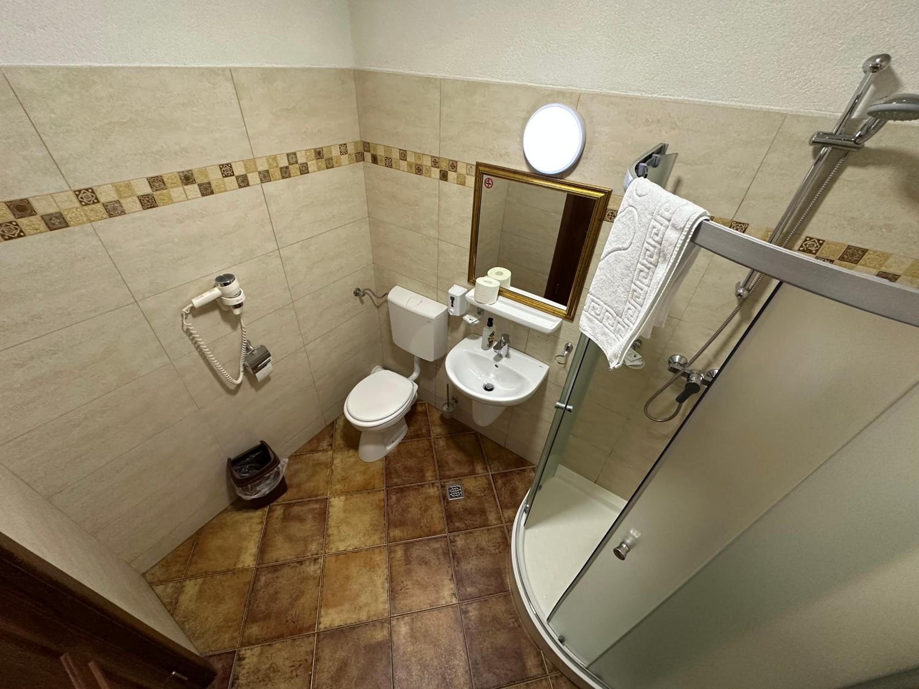 Triple Room - Photo 11