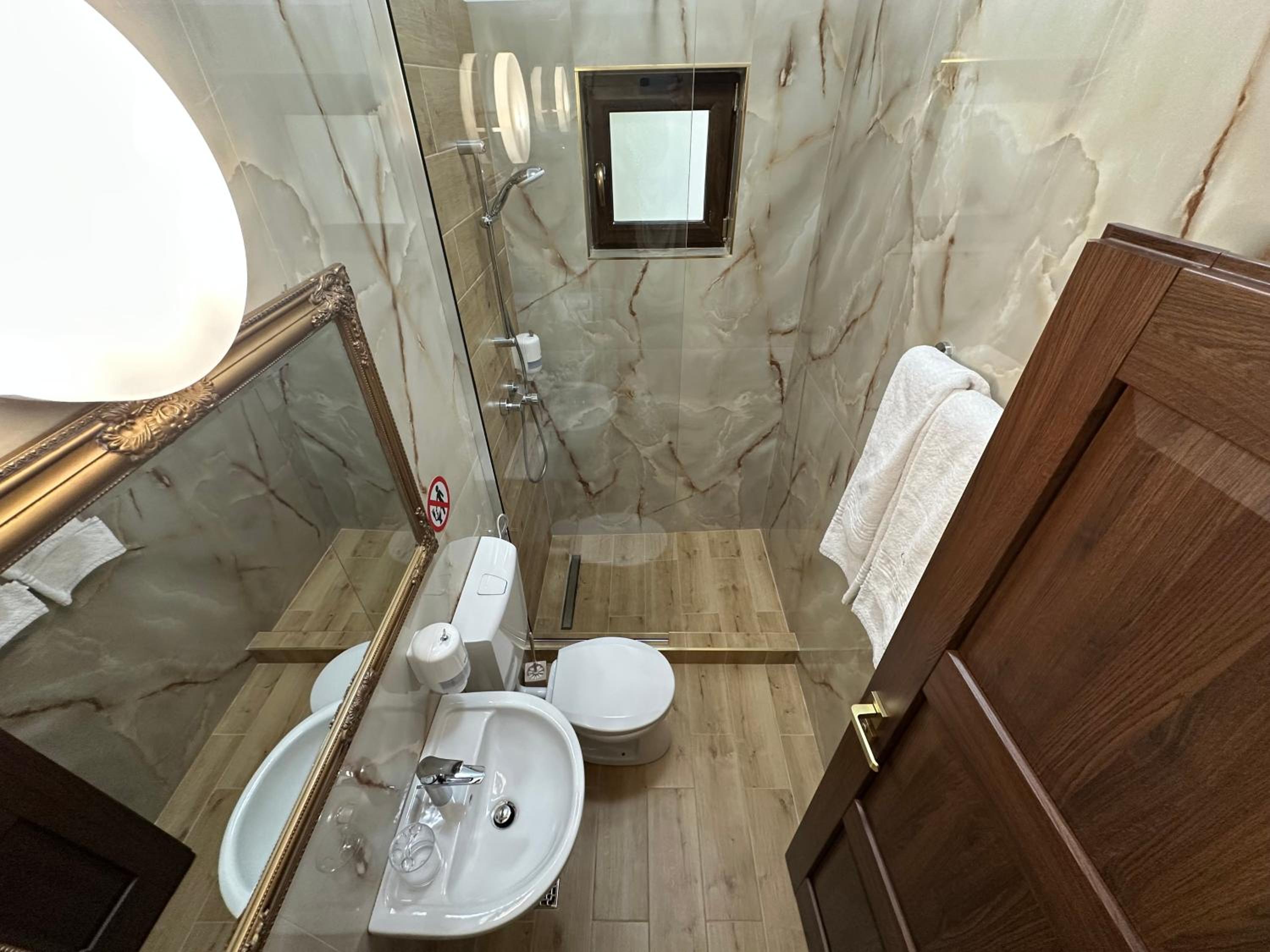 Triple Room with Balcony - Photo 2
