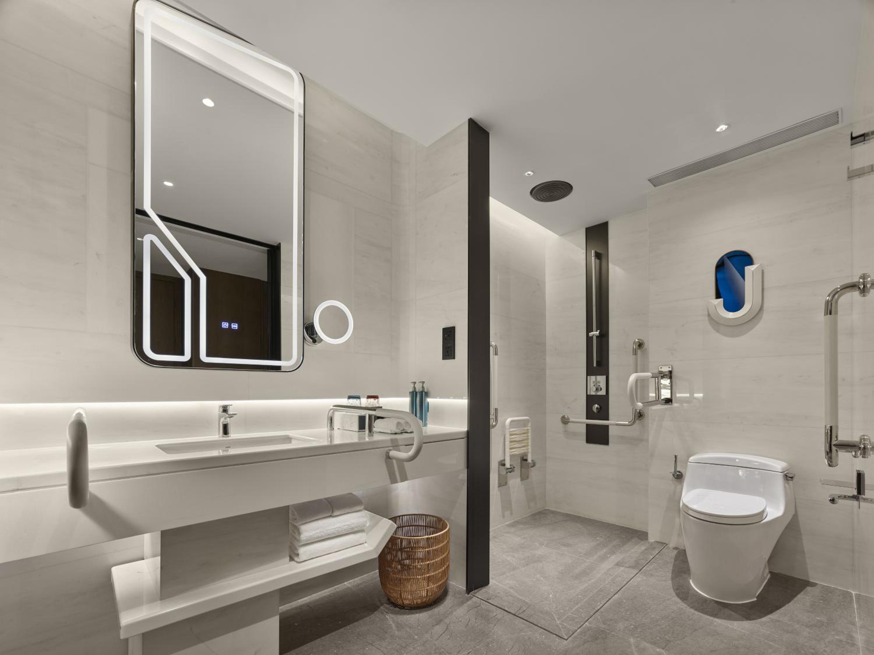 King Room - Mobility Accessible