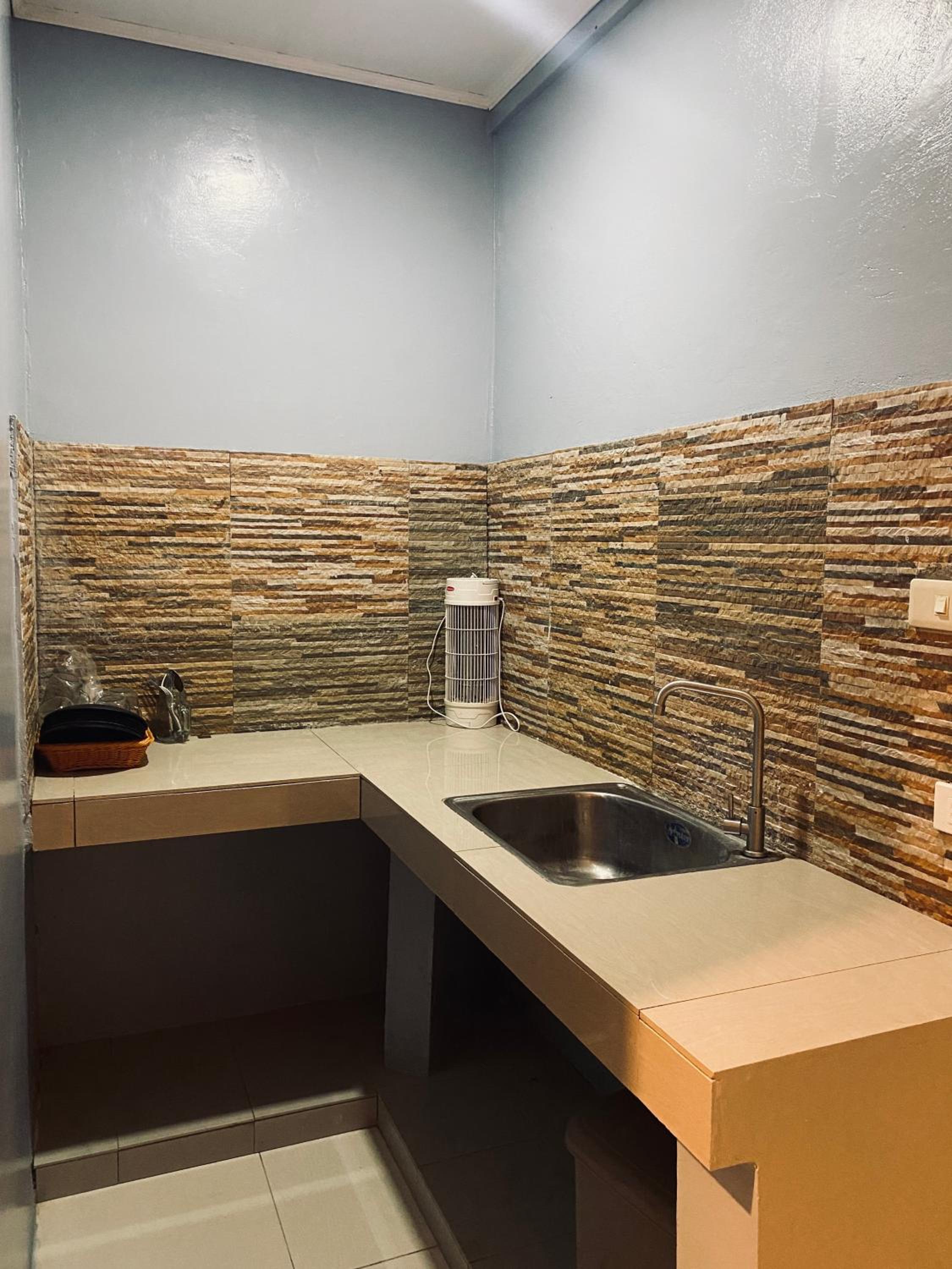 Family Room with Bathroom photo 3