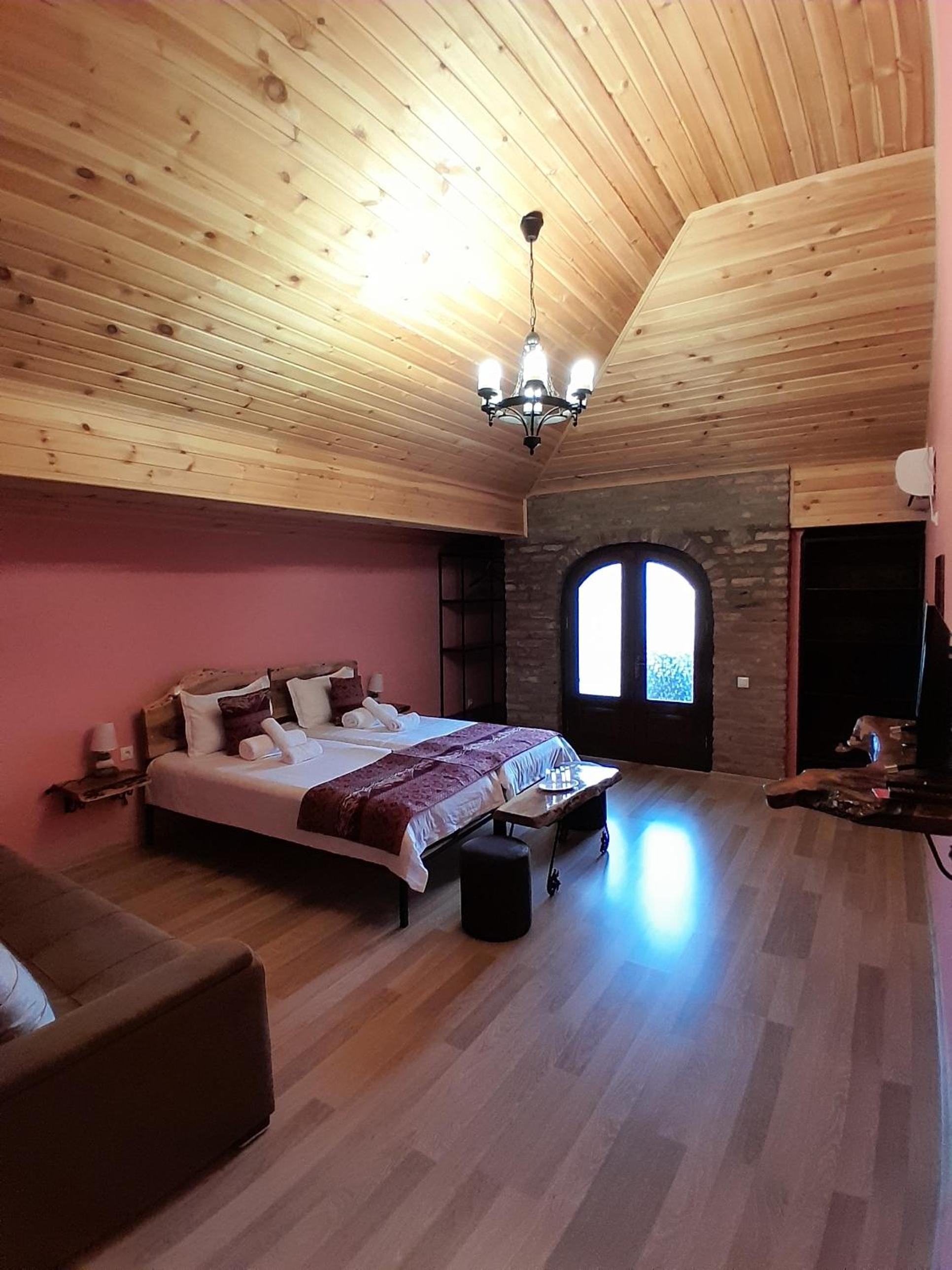 Family Room with Balcony photo 3