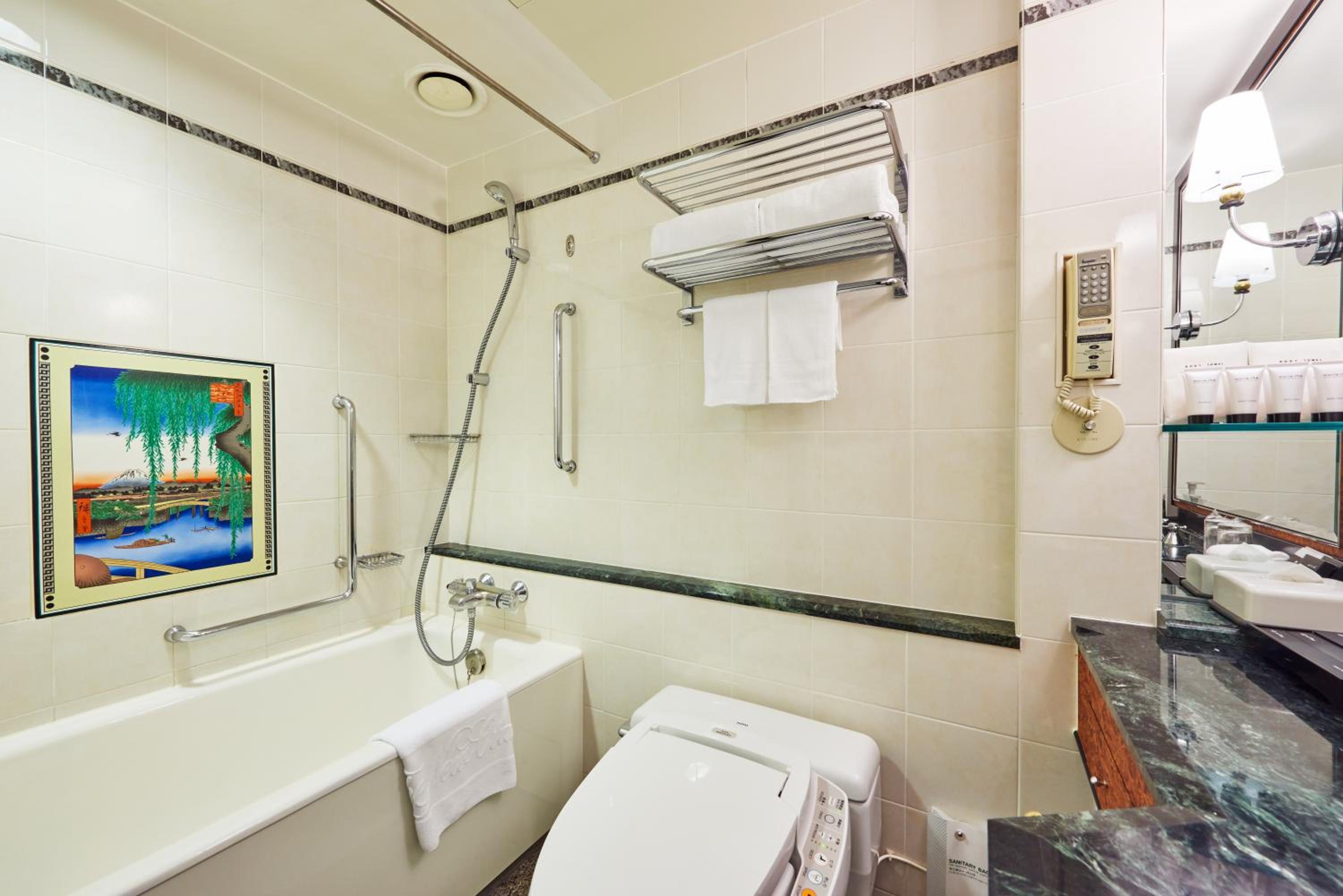 Hotel New Otani Tokyo Garden Tower bathroom photo