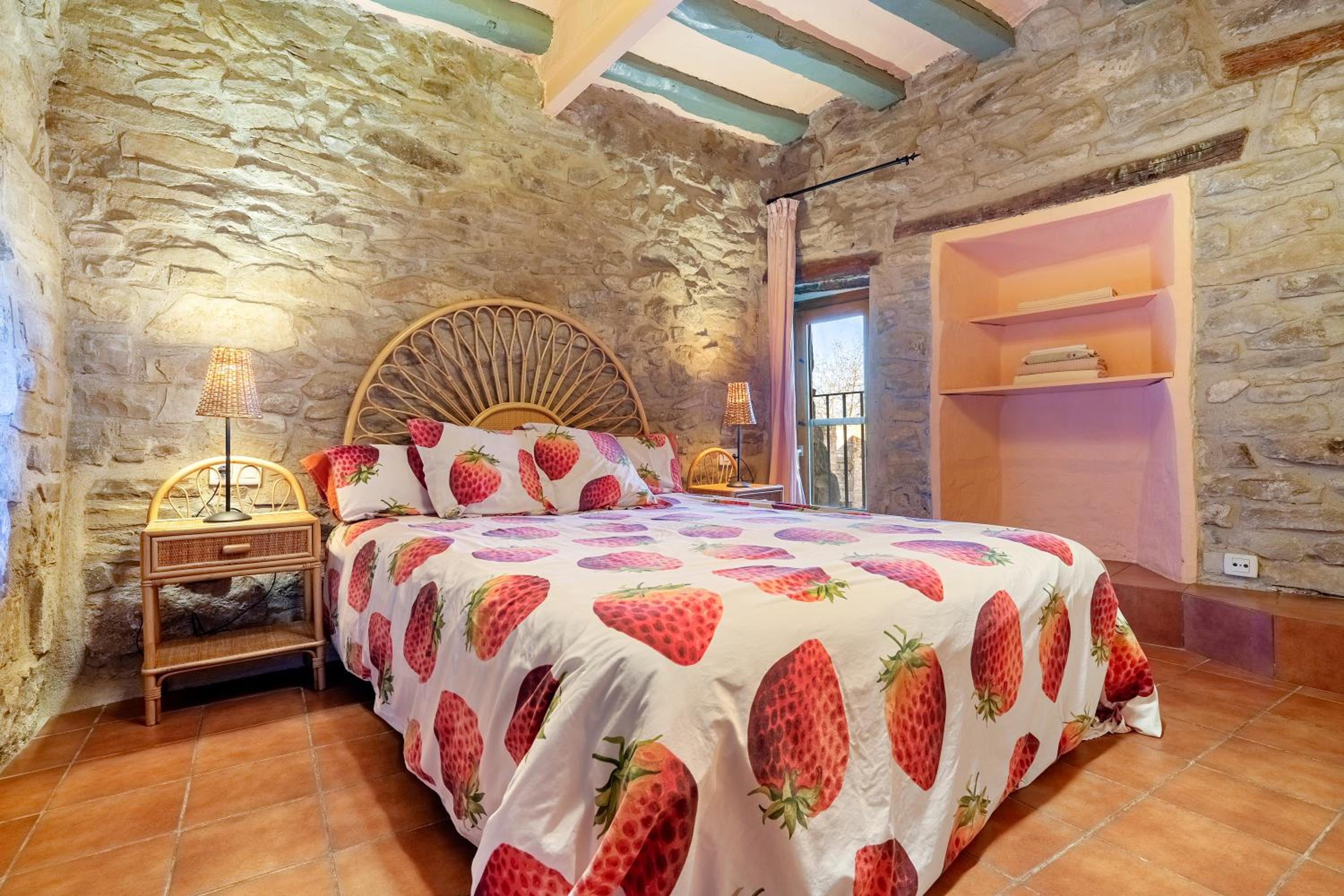 Six-Bedroom House photo 2