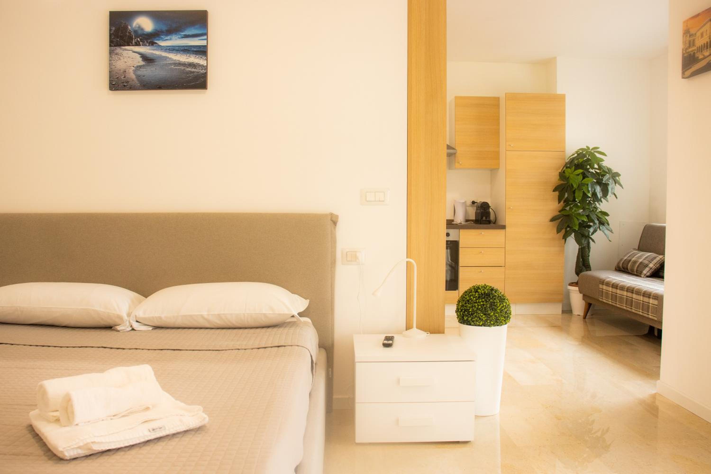 One-Bedroom Apartment photo 1
