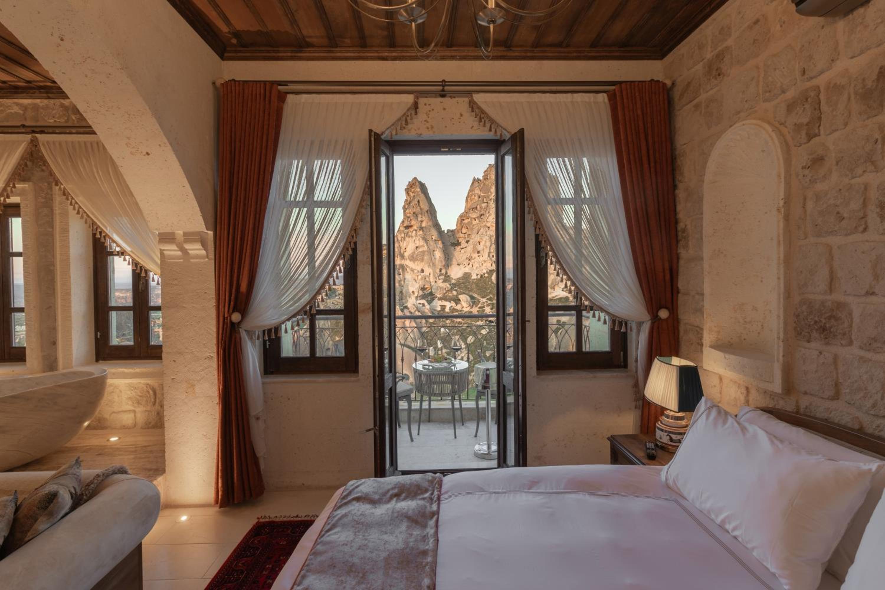 Deluxe King Suite