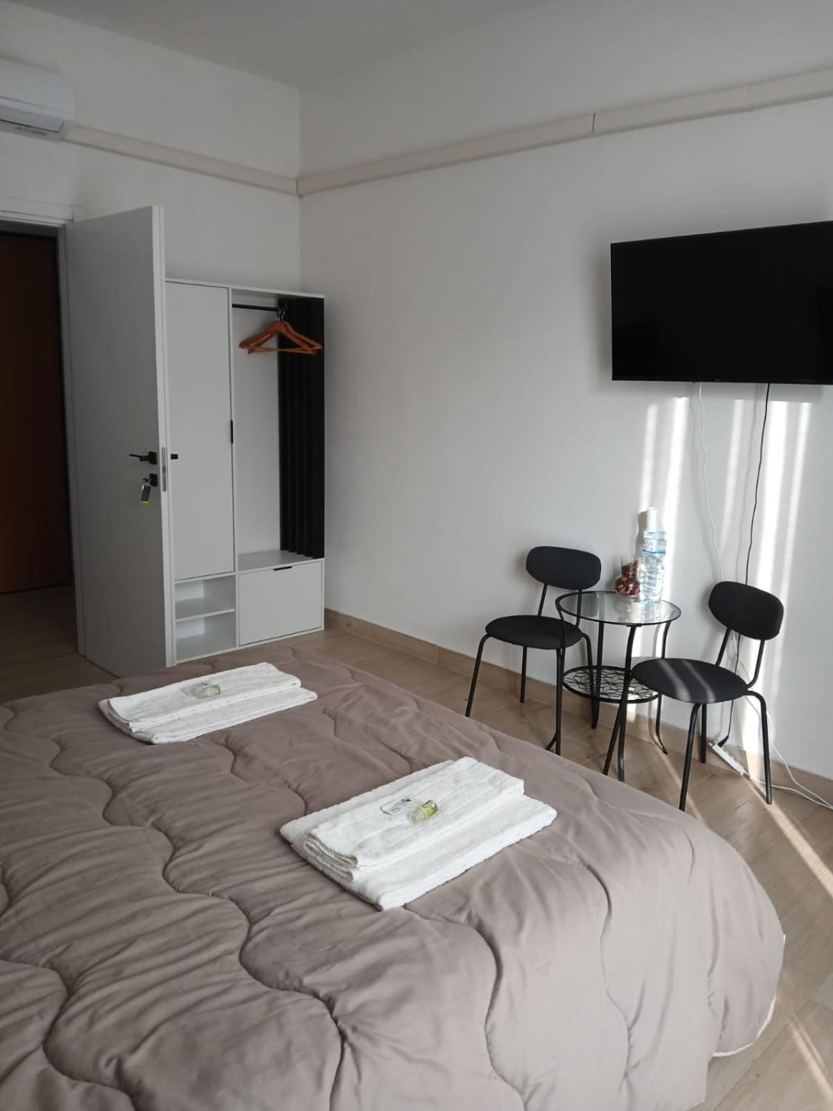 Standard Double Room With Shared Bathroom
