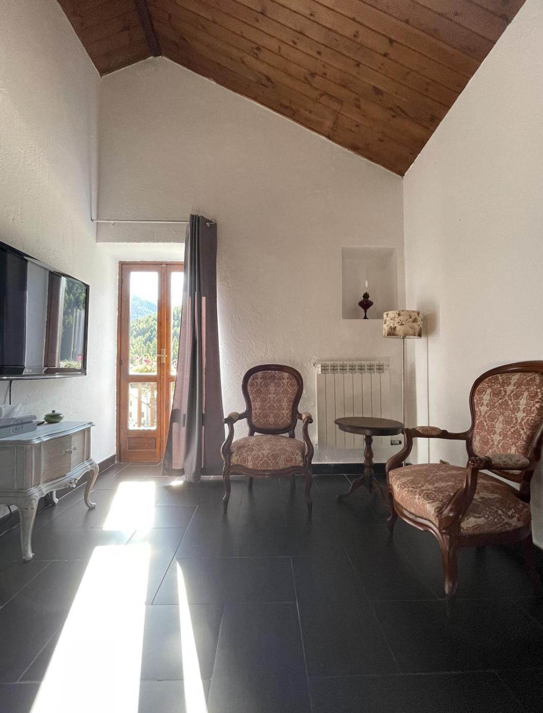 Suite - Split Level
