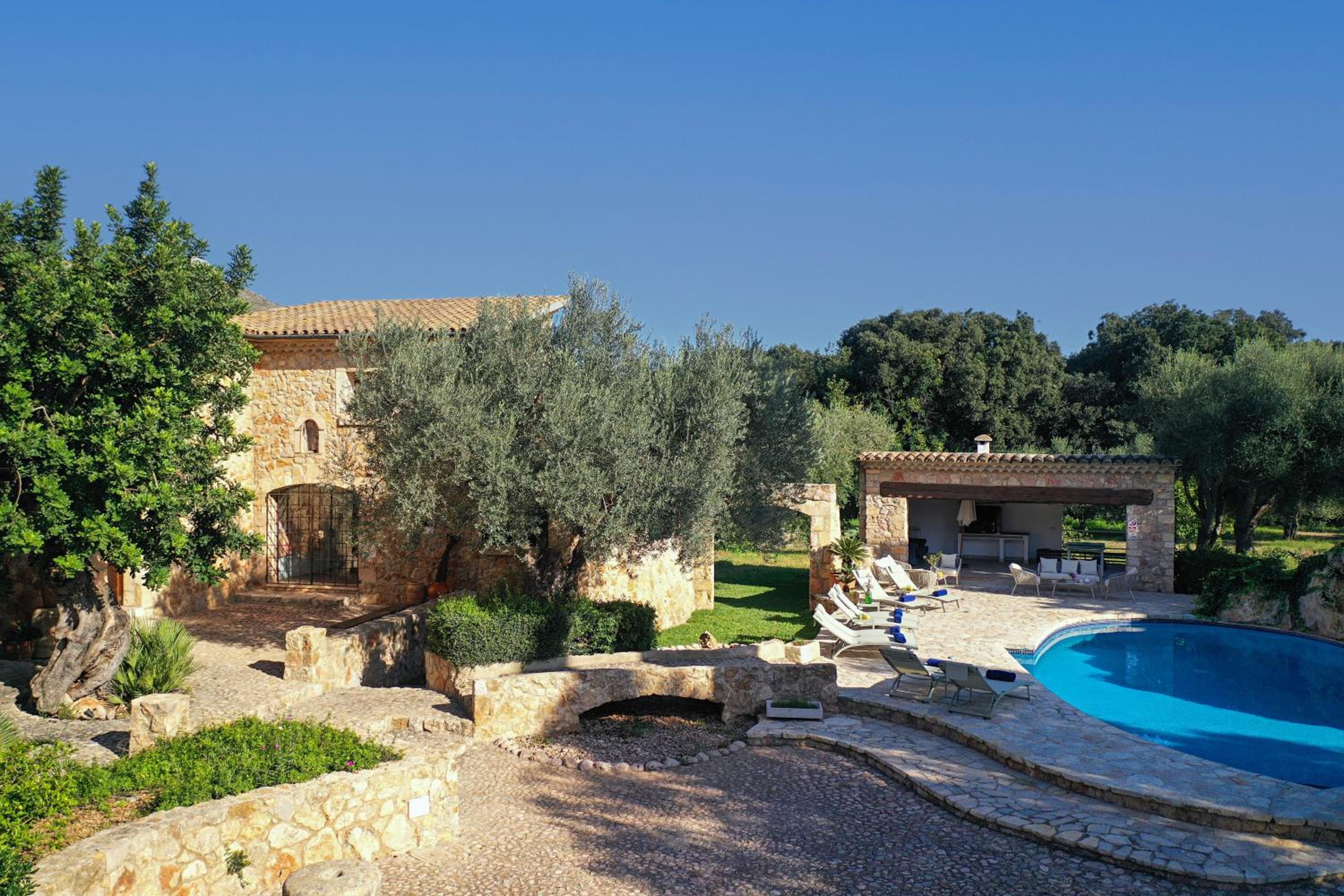 Villa photo 3