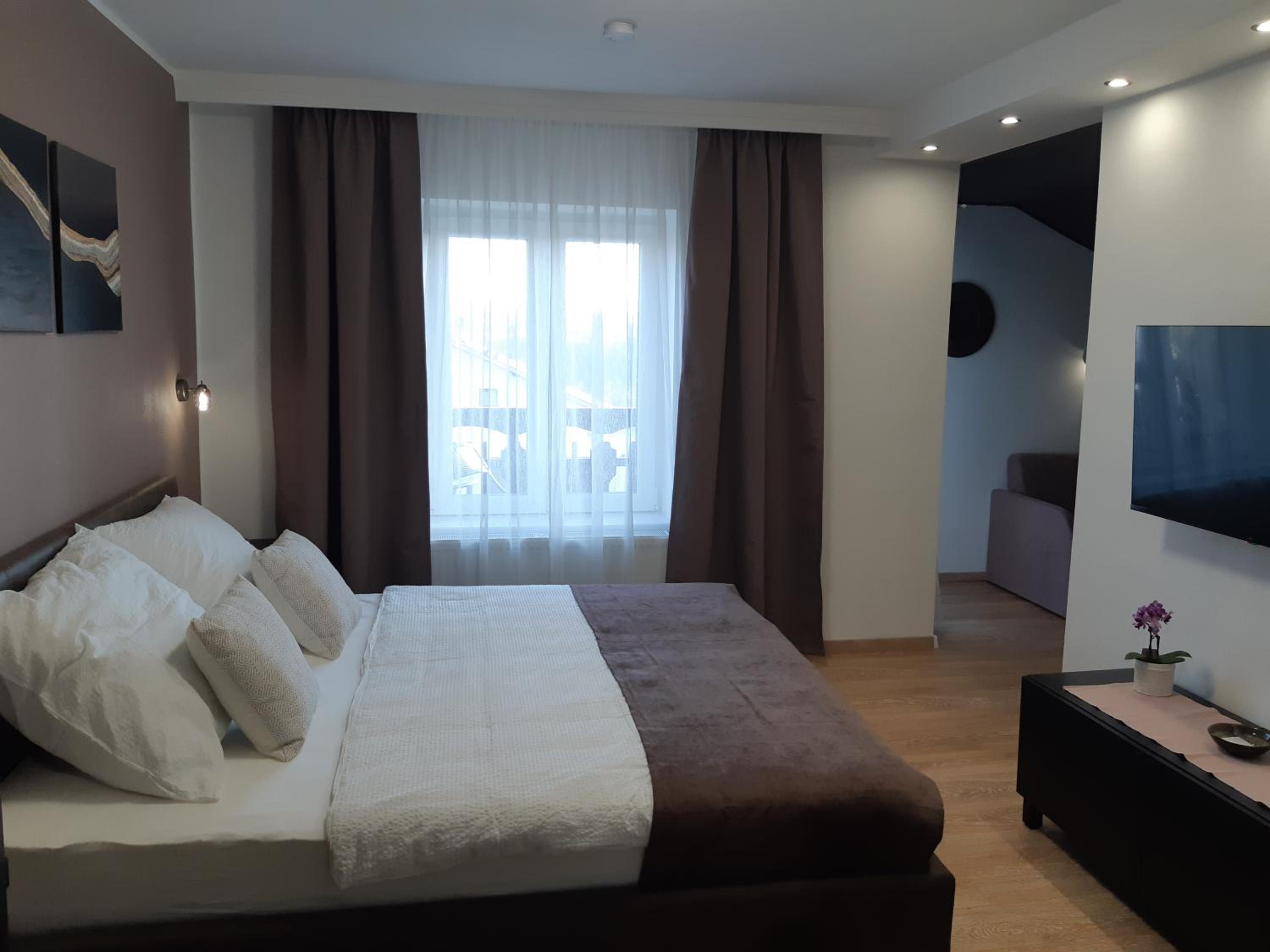 Queen Room with Balcony